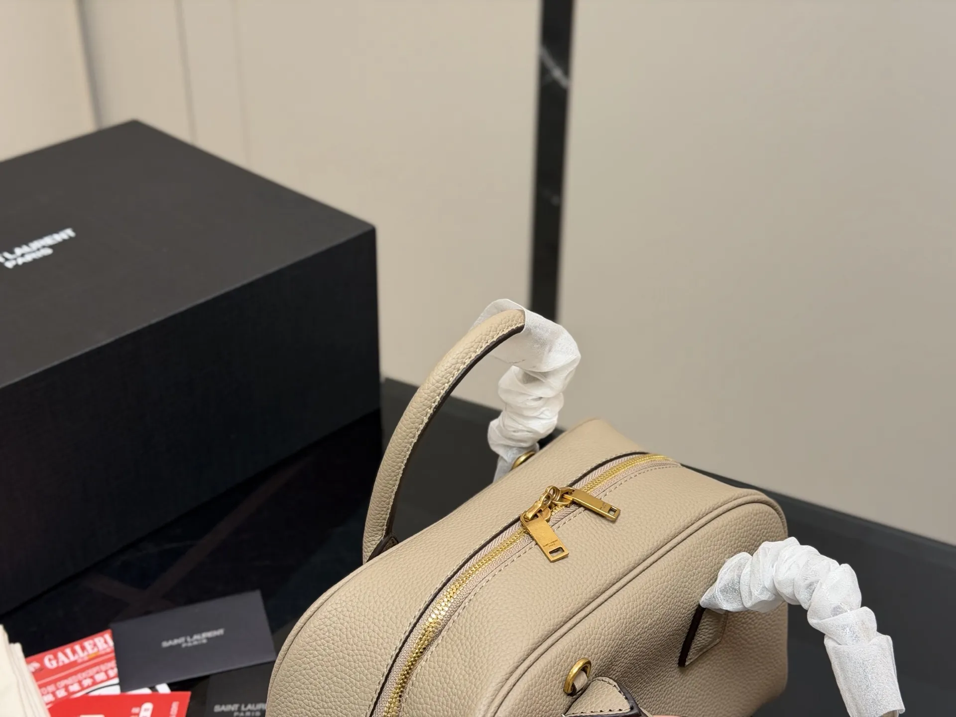 ¥210 配包装 size:26 18cm YSL圣罗兰新款|保龄球包 新款乖巧的小包包手拎或者斜挎都可 日常的物品统统放的下