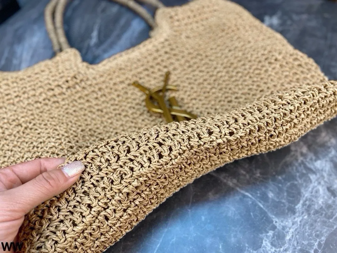 p105 配盒🎁 YSL圣罗兰 新品拉菲草 草编镂空购物袋 可手拎可单肩 随时充满度假感的包包! 尺寸:45*31