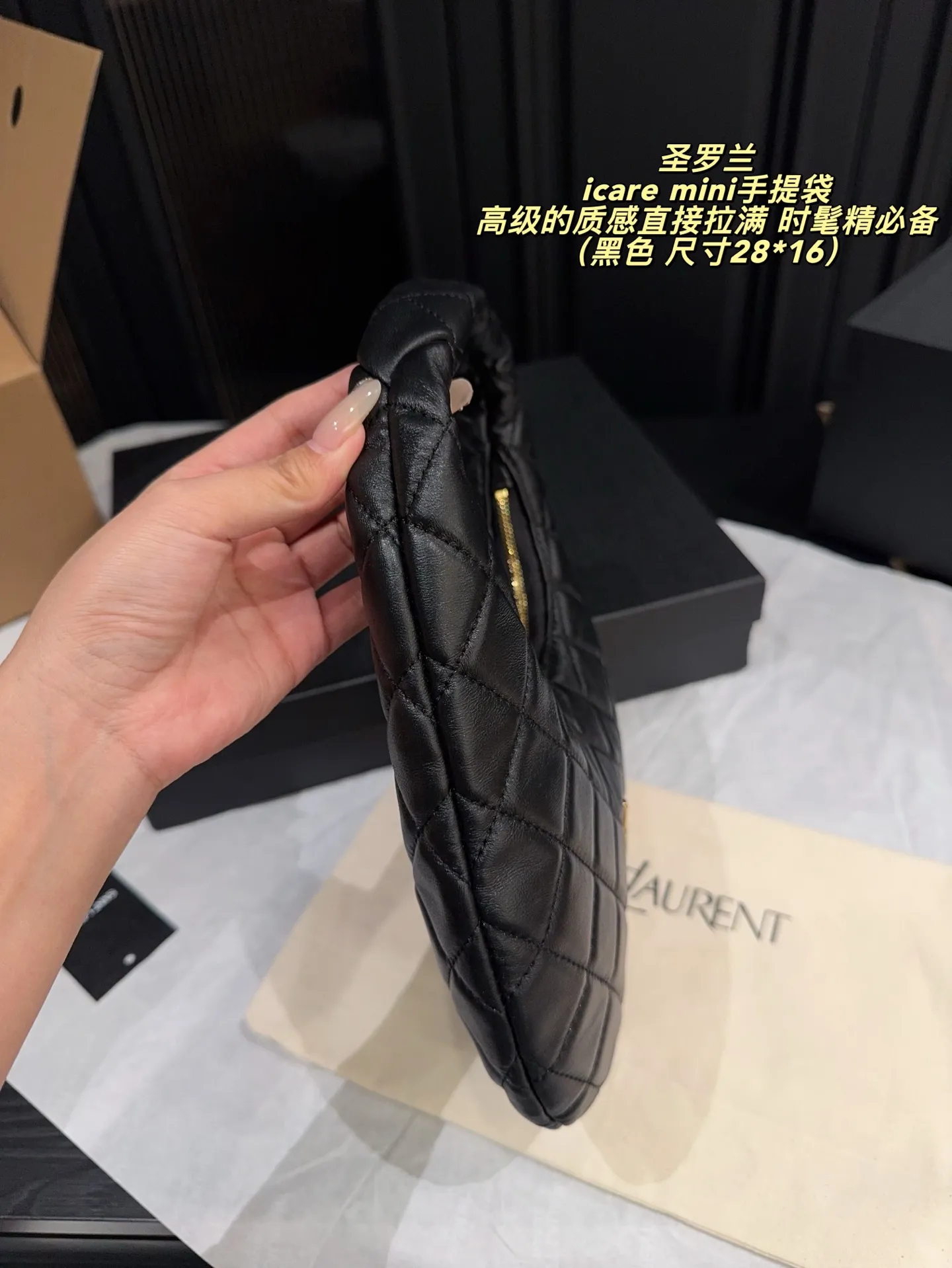 p200全套包装⚠️尺寸28*16 YSL 圣罗兰 icare mini手提袋 火遍全世界的Icare在万众瞩目的期待下 推出了超级可爱的Icare🖤🖤 高级的质感直接拉满🤍🤍 超轻手提包 来带精致的搭配体验