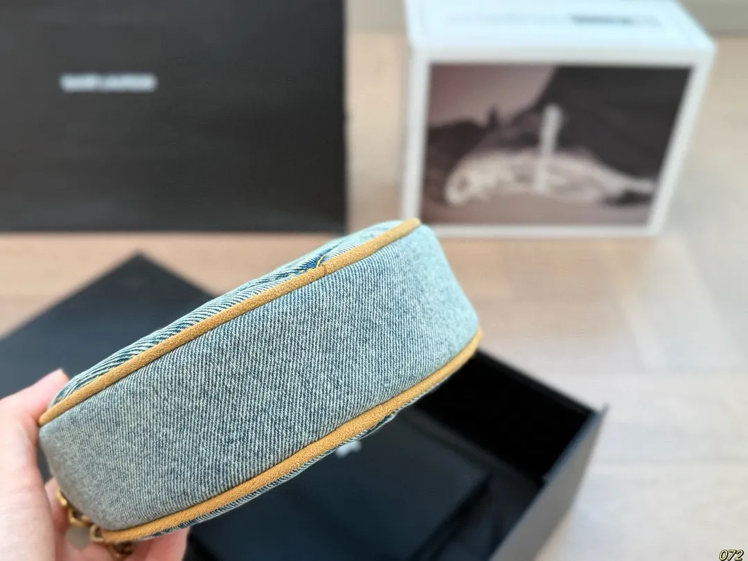 ¥140飞机盒 Ysl 圣罗兰 圆饼包牛仔包 满满的设计感 非常知性优雅 超级高级的时尚单品 实物绝对惊艳到你 尺寸17 17