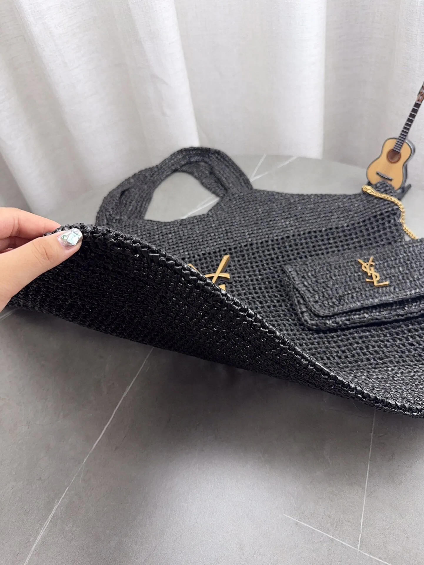 原单品质 YSL圣罗兰拉菲草编织购物袋 夏天背的包包真的太可爱了,背上一整个慵懒风 夏季沙滩腋下包 旅行拍照真的很nice哦 每个小仙女夏季都应有一个草编购物袋菜篮子 包包哦 尺寸40*39cm p295