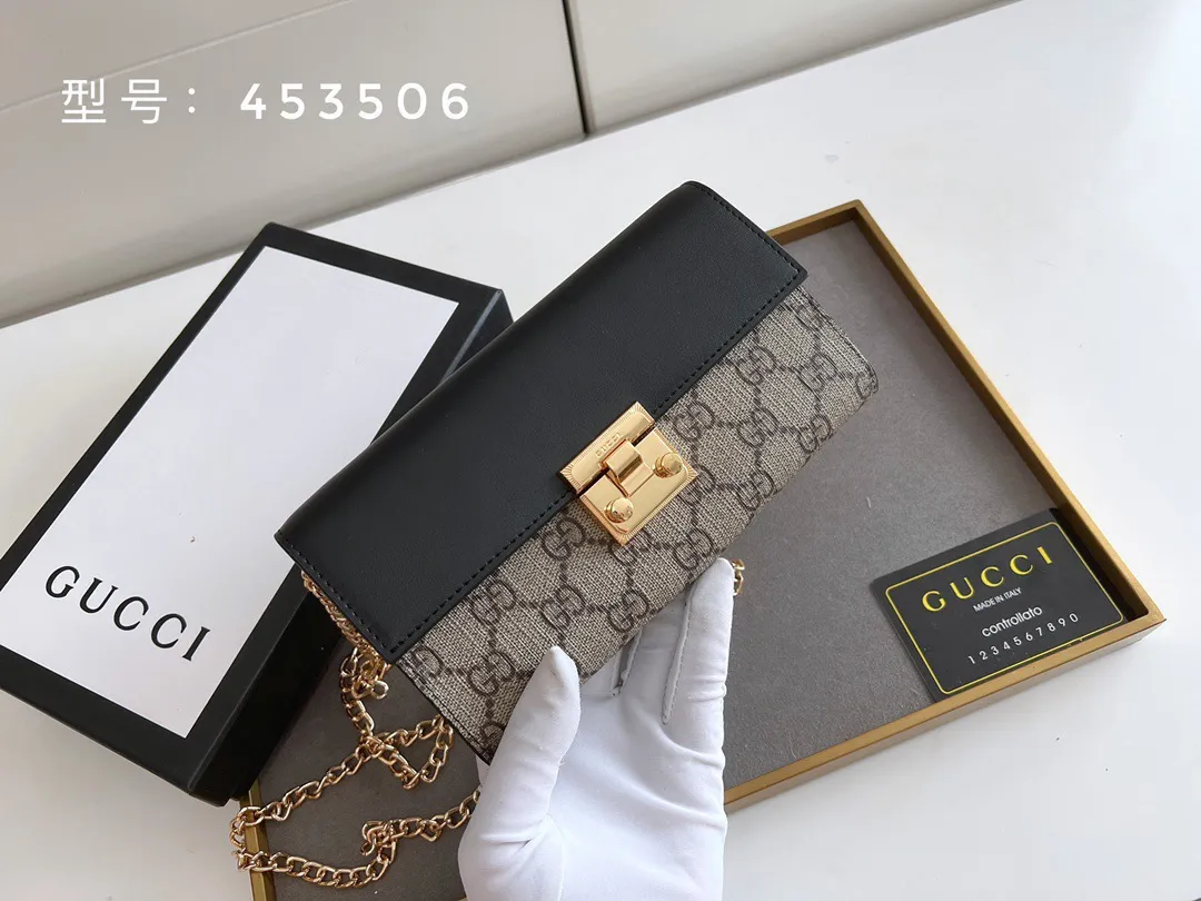 P105🎀GUCCl 453506🎀颜色 黑 🎀尺寸 19*10.5*3.5 🎀GUCCl专柜同步,可肩背专柜品质顶级进口牛皮 海外订制钥匙扣五金 做工油边精湛!