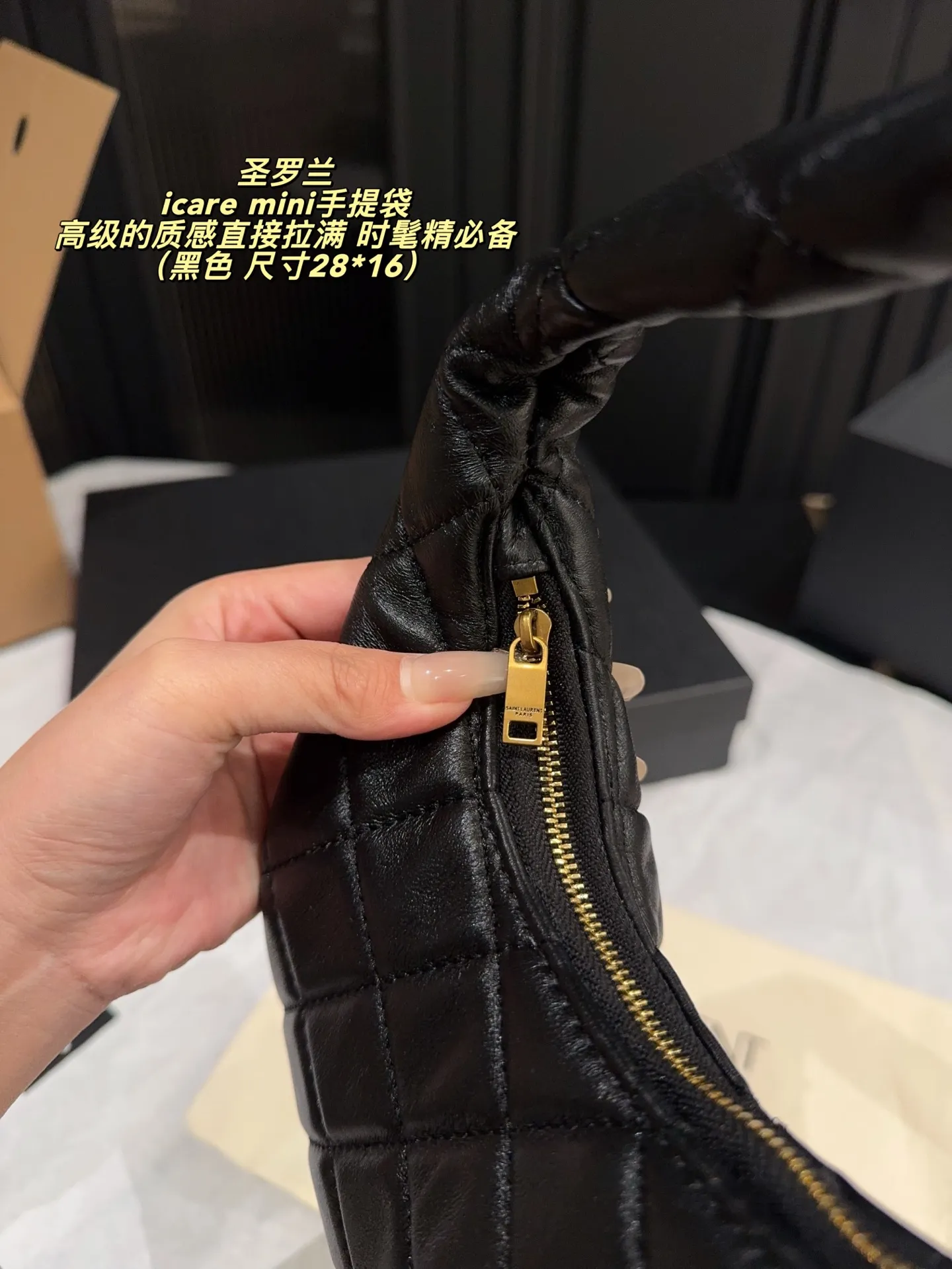 p200全套包装⚠️尺寸28*16 YSL 圣罗兰 icare mini手提袋 火遍全世界的Icare在万众瞩目的期待下 推出了超级可爱的Icare🖤🖤 高级的质感直接拉满🤍🤍 超轻手提包 来带精致的搭配体验