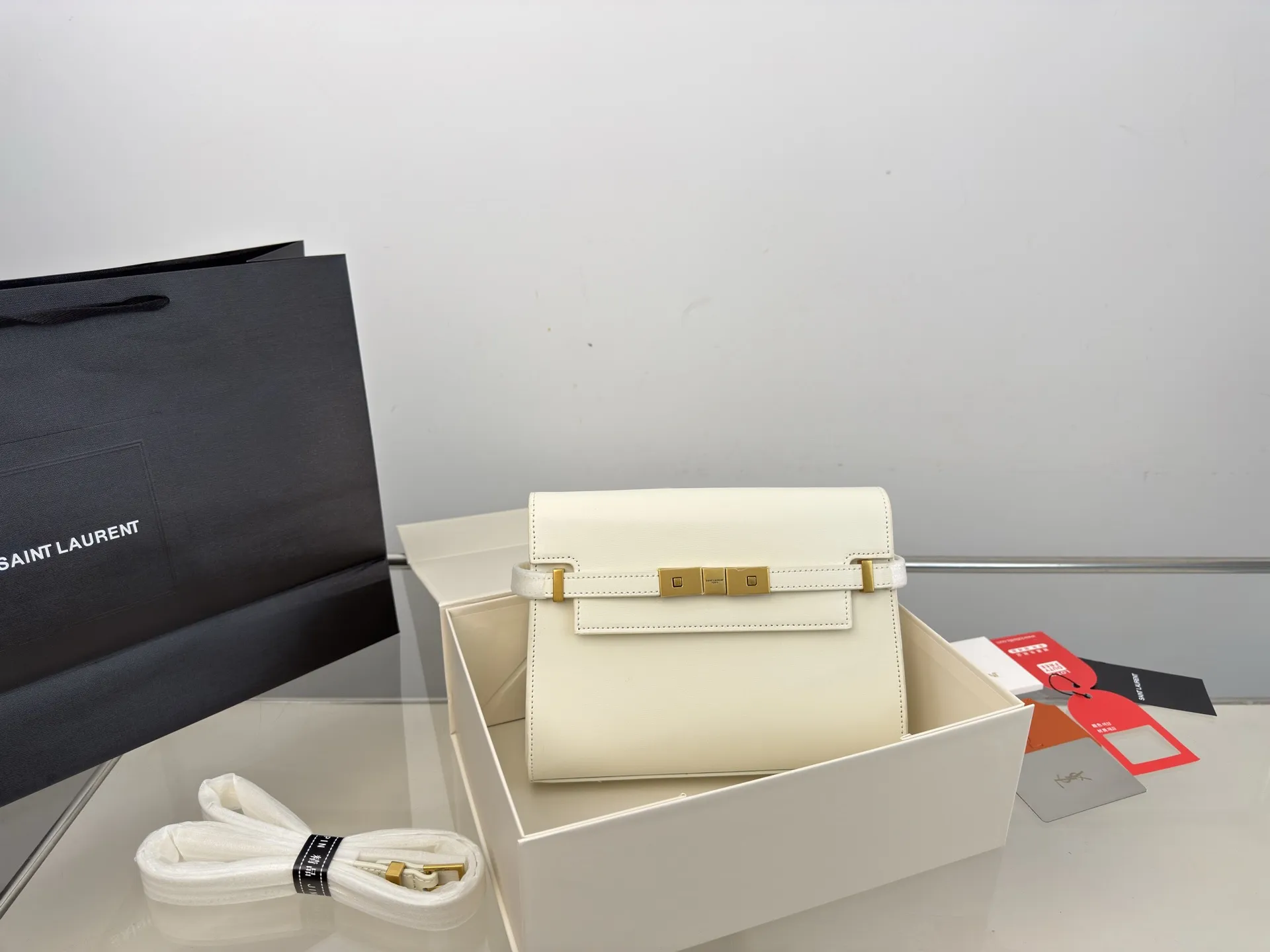 (飞机盒折叠盒⚠️)p195 圣罗兰 曼哈顿单肩包 又酷又飒低调的奢华 可盐可甜 极致美感 绝美女孩就是你 尺寸:24.17cm