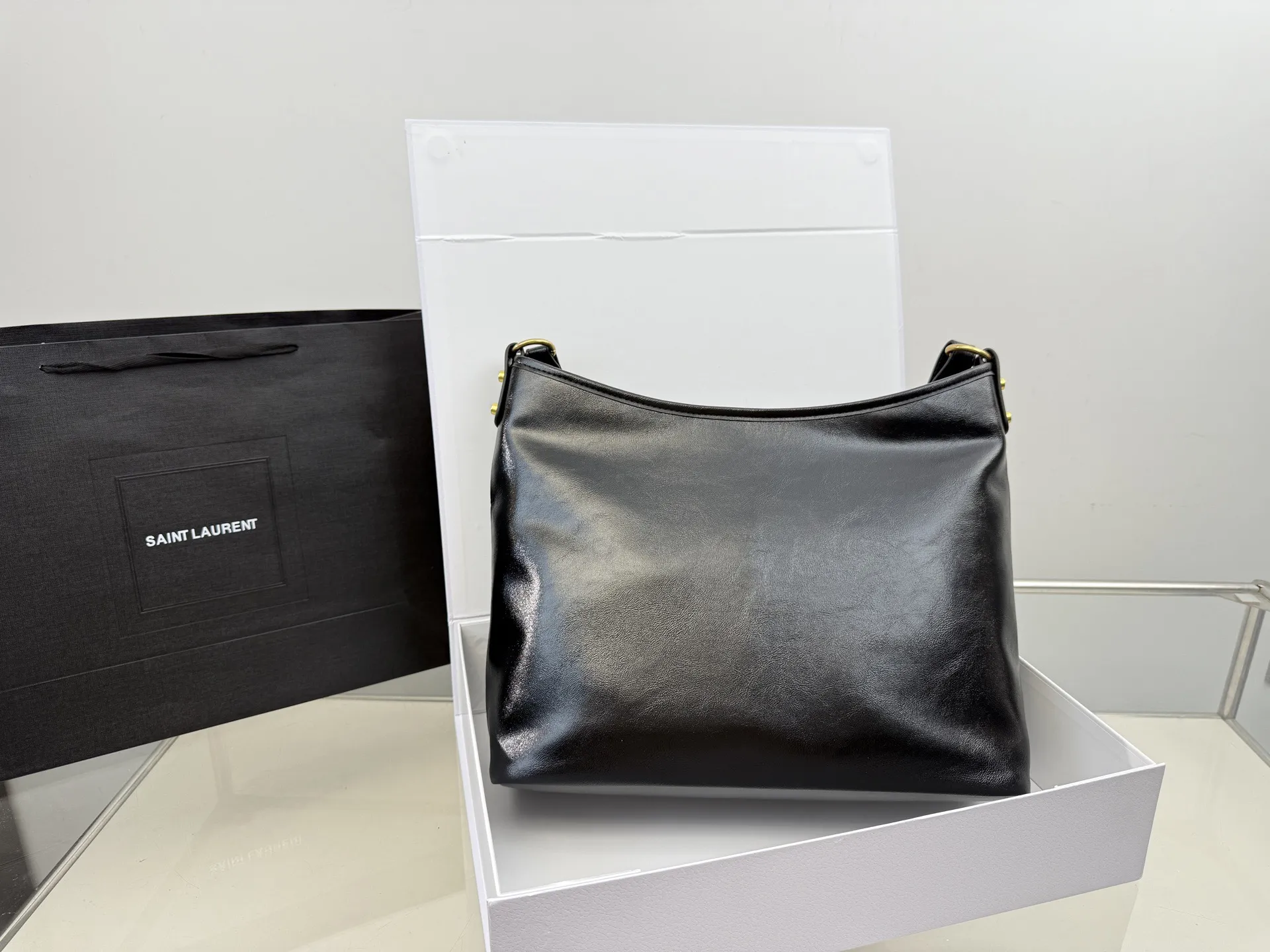 （无盒⚠️）p175 圣罗兰油蜡皮黑银hobo腋下包购物袋酷酷女孩的本命包包！出门逛街旅游随便背size：36*36cm