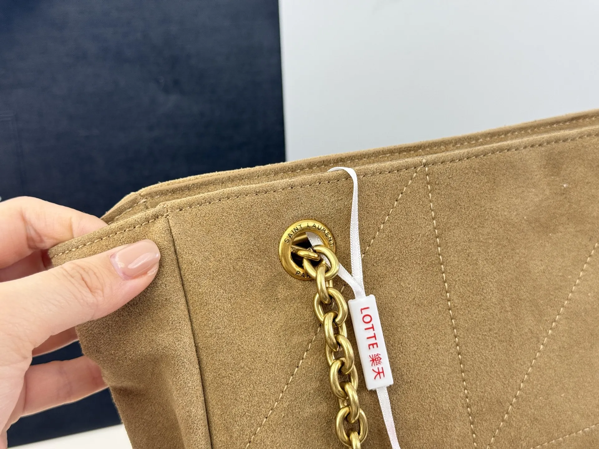 (全套包装⚠️)p220/p215 圣罗兰太好搭配了呜呜呜 Ysl bag 更酷哦! 面料很耐造 高级感拉满 搜索🔍 垃圾袋 size:34*32cm size:29*27cm