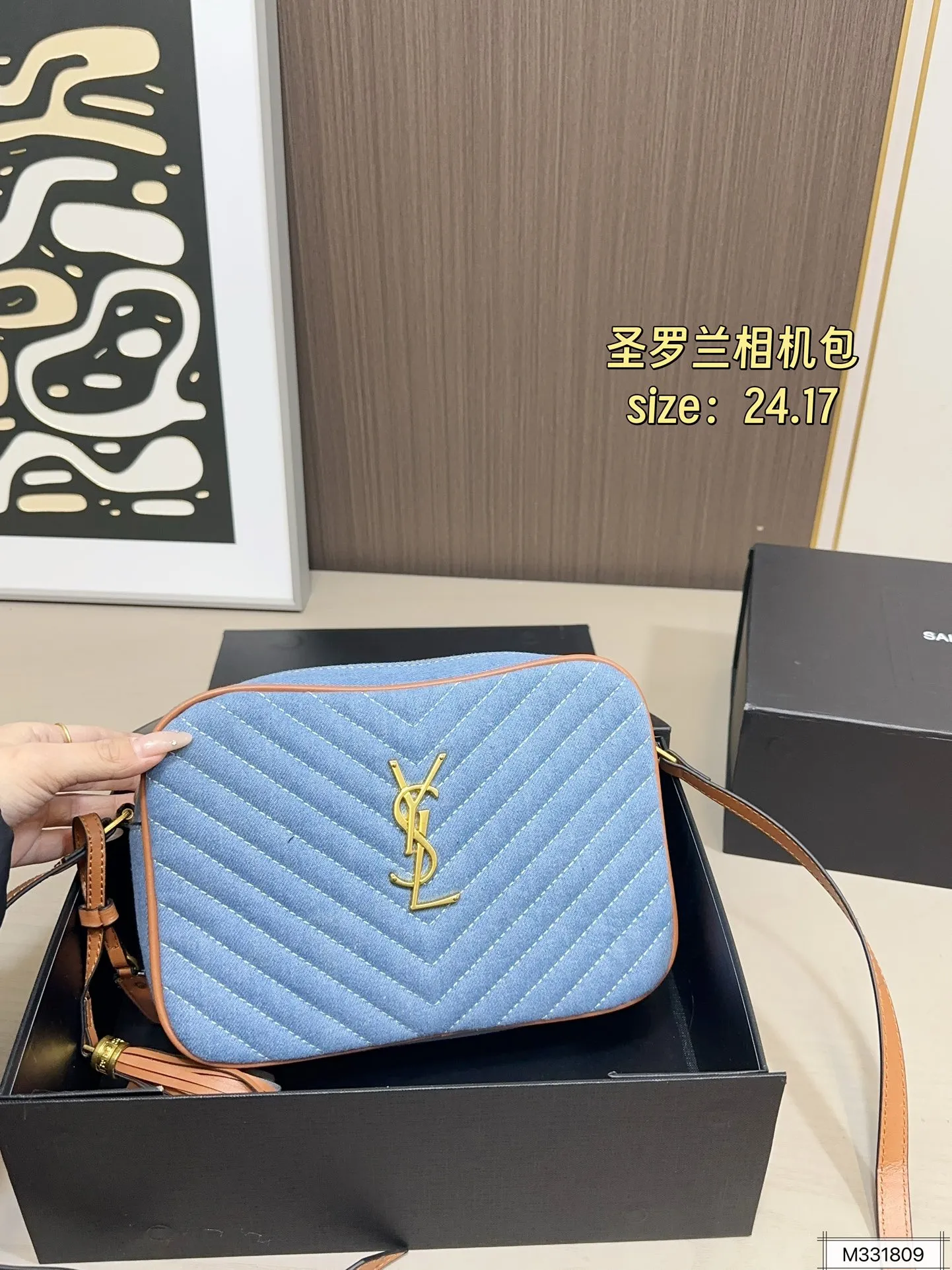 💰125 折叠盒 圣罗兰相机包 拥有无穷魅力 时尚感极强 五金十分抢眼 单肩/斜挎百搭各种服饰 尺寸：24 17