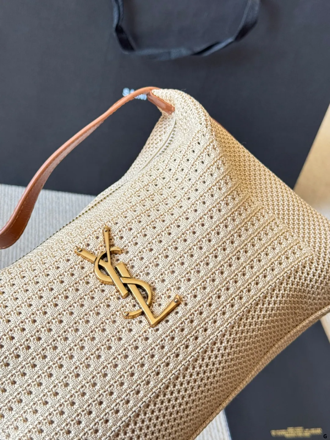 p205 YSL Oxalis拉菲草编织包 圣罗兰 YSL 草编托特包 夏天必备拉菲草单品 清清爽爽 简约时尚 通勤日常皆可的百搭神器 尺寸25 15cm