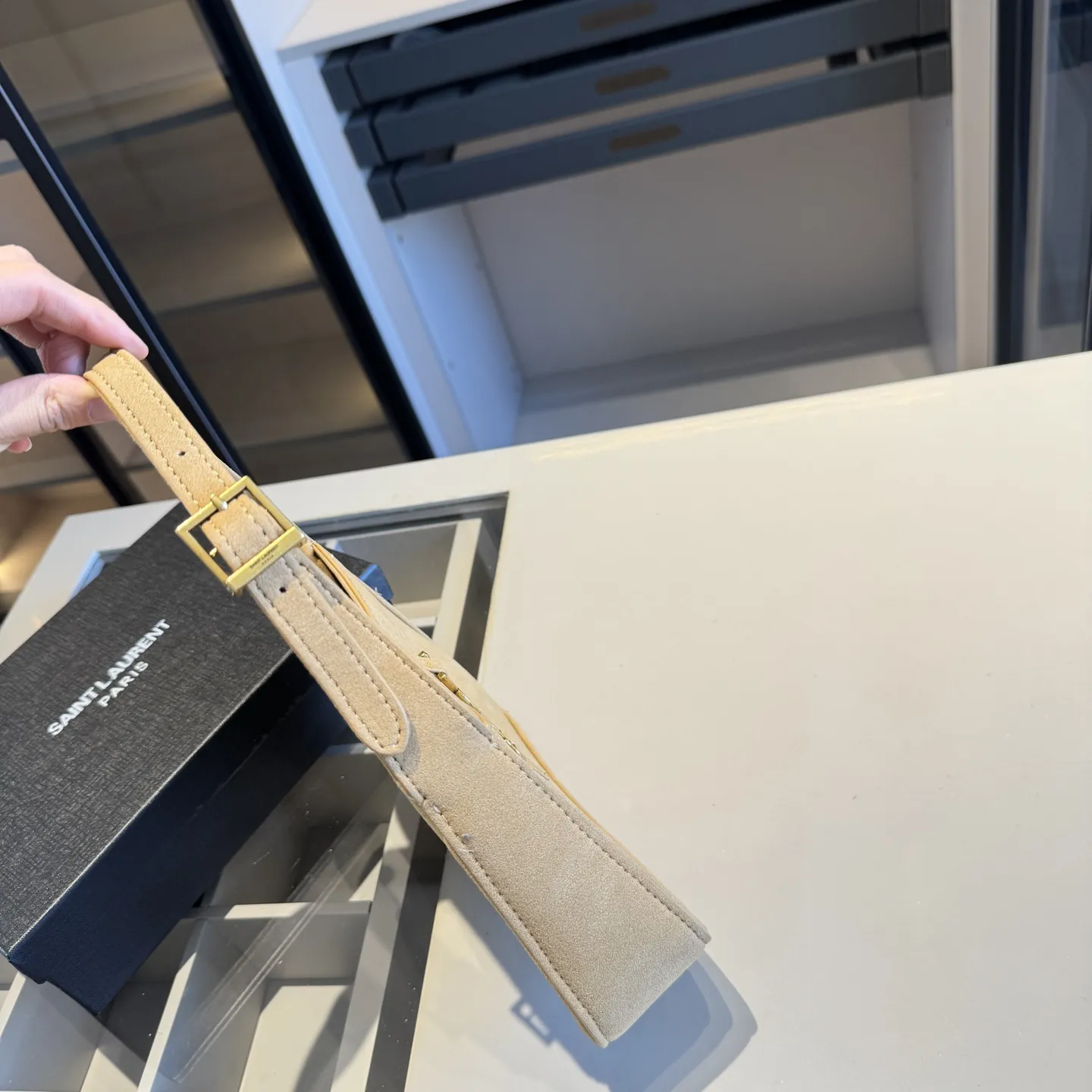 🅿️135✅新品推荐🔜 升级版🔥YSL圣罗兰专柜爆款hobo腋下包!麂皮系列!明星同款!到哪都是回头率👍专柜同款哦!品质堪比正品!进口皮料外出轻便实用!原版顶级五金!🎁原版礼盒包装(size:24*15*6)