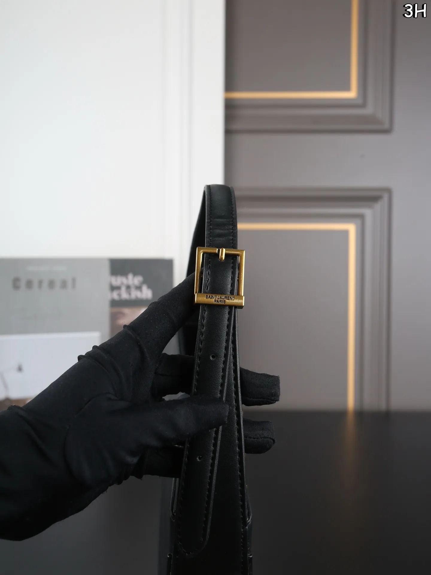 P125 折叠盒 圣罗兰 YSL LE5A7 腋下包流浪包手提包单肩包 直接get rose同款腋下包！ 经典包型 设计简约又有辨识度 日常出街通勤 随手一背 直接拿着🫴时髦感 真的随性又高级的美✨容量很大～[大笑R] 背上不会有重量感 而且背着很有质感，从通勤到约会都实用 尺寸：25&times;15