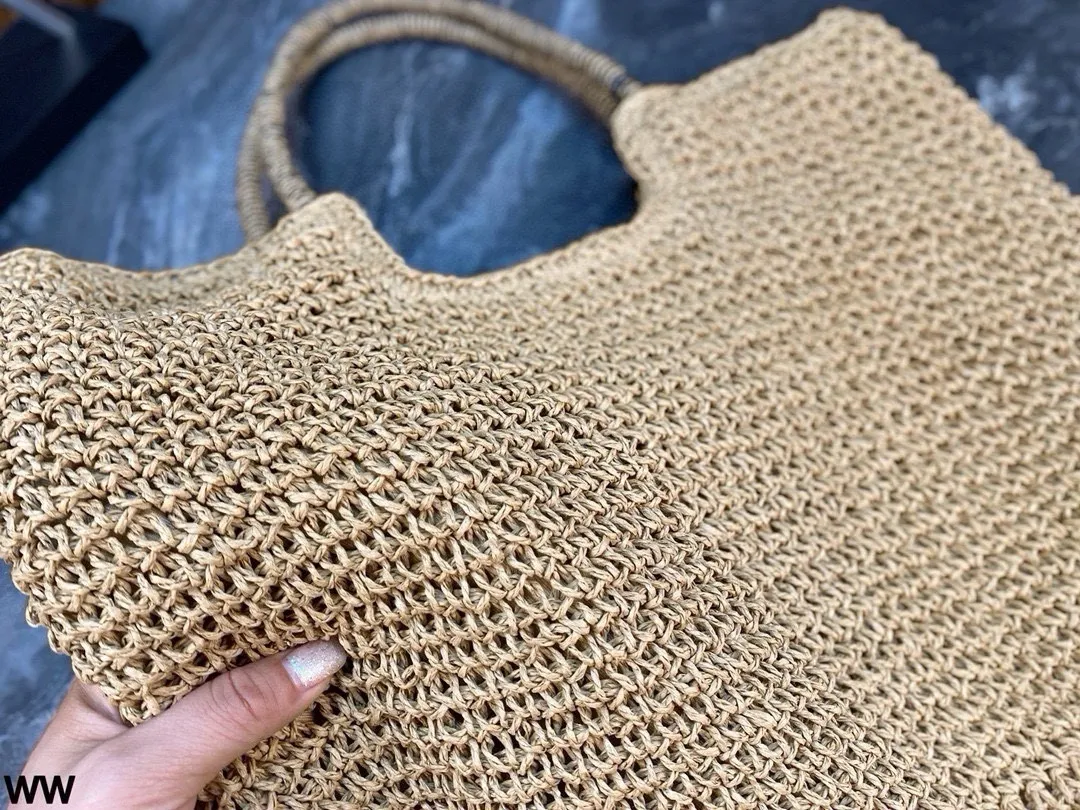 p105 配盒🎁 YSL圣罗兰 新品拉菲草 草编镂空购物袋 可手拎可单肩 随时充满度假感的包包！ 尺寸：45*31