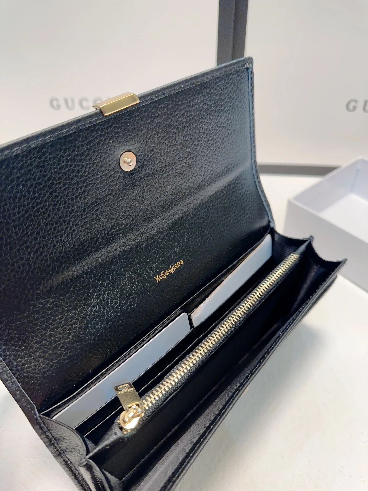 P95🎀🎀颜色 黑🎀尺寸 19x10🎀圣罗兰🆕款💕进口鳄鱼纹小牛皮质感一流👍独一无二风格,实用内阁超美超时尚美女必备单品🔥