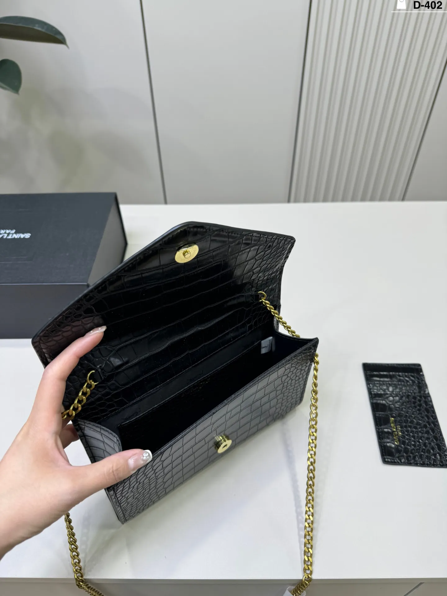 💰p120 D-402尺寸24×14折叠盒 YSL Le Cassandre信封包 日常通勤或正式场合都能轻松驾驭 尺寸适中,实用又时髦,是圣罗兰经典热门款,真的很值得入手!