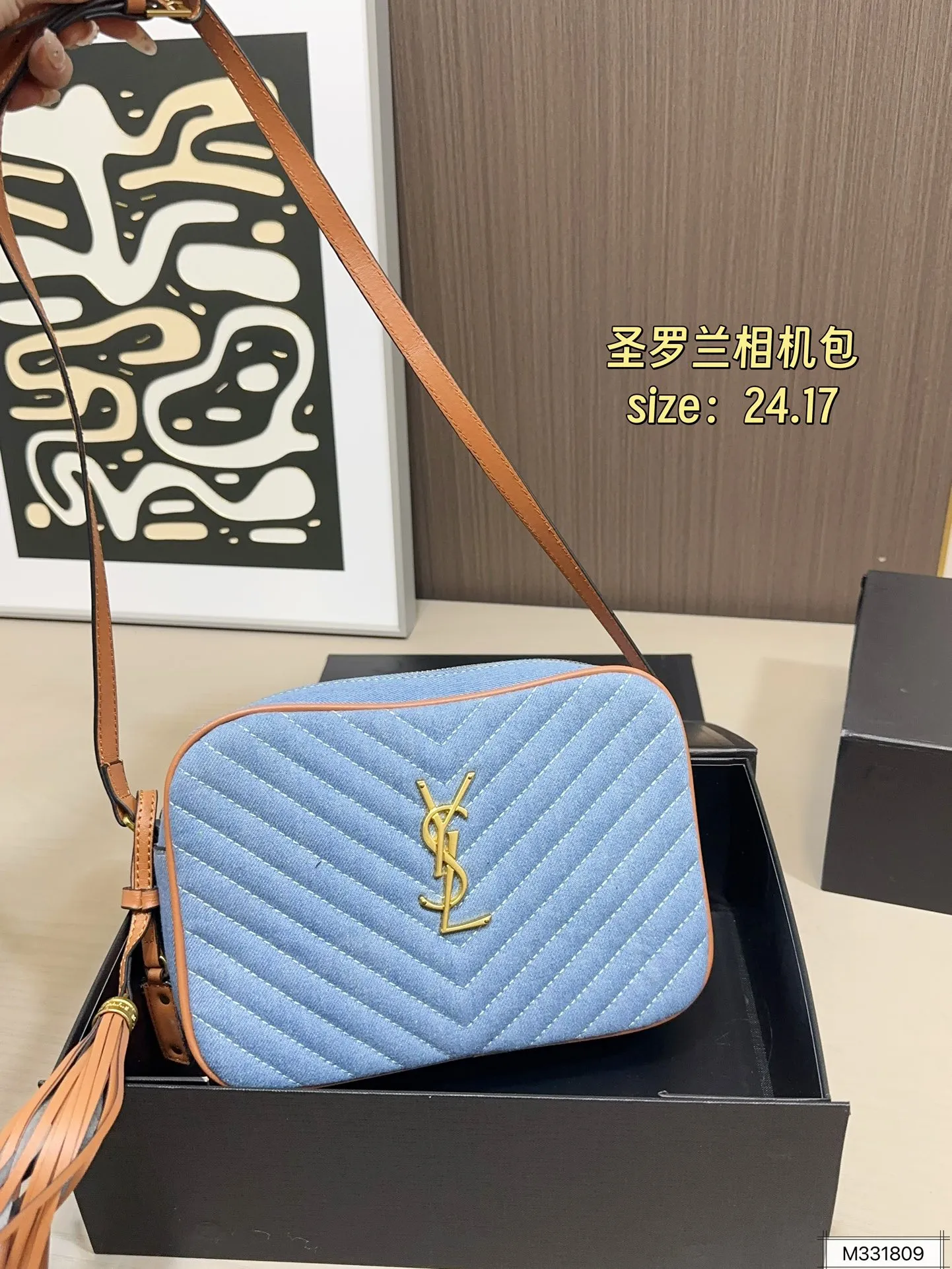 💰125 折叠盒 圣罗兰相机包 拥有无穷魅力 时尚感极强 五金十分抢眼 单肩/斜挎百搭各种服饰 尺寸：24 17