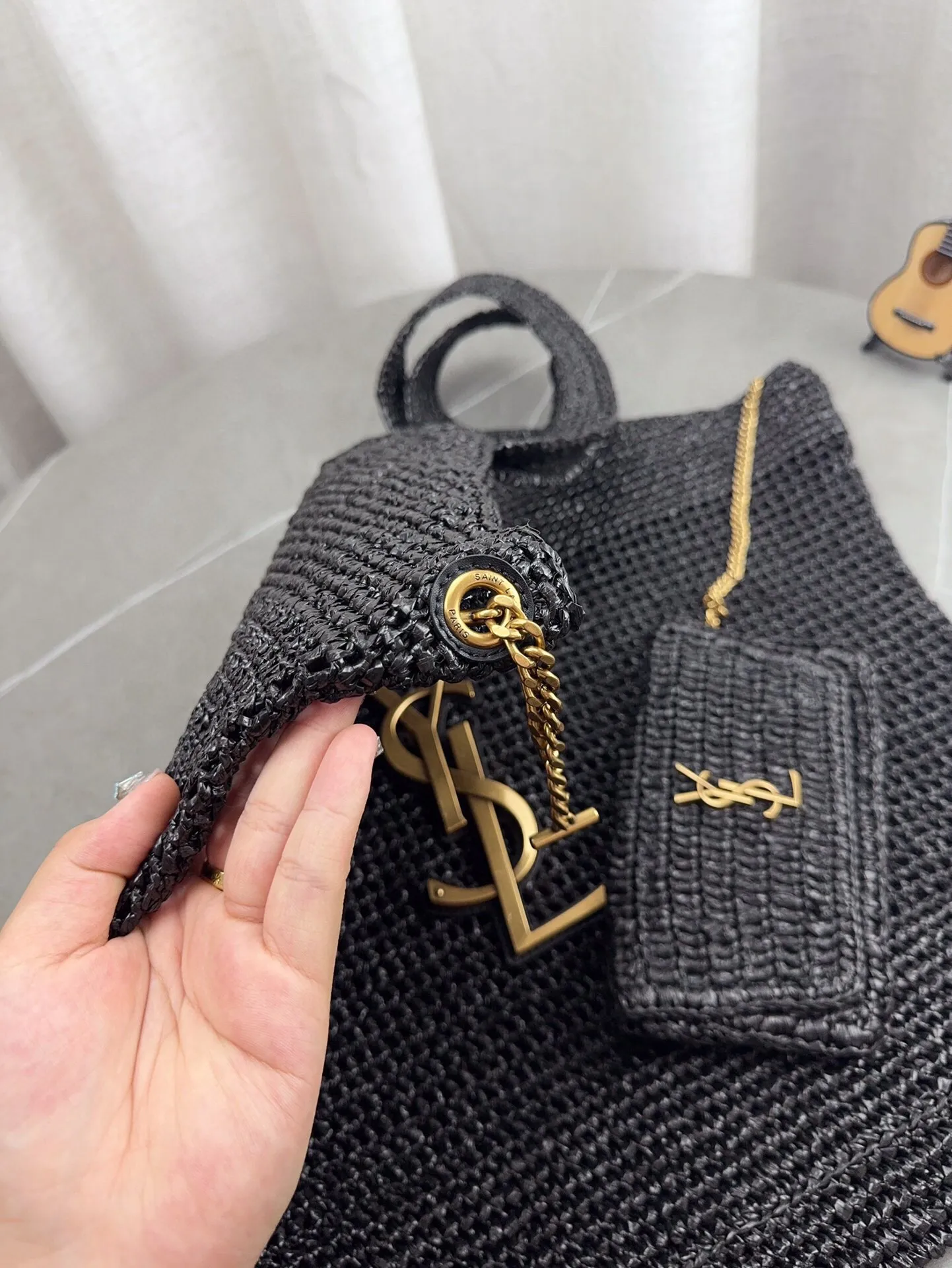 原单品质 YSL圣罗兰拉菲草编织购物袋 夏天背的包包真的太可爱了，背上一整个慵懒风 夏季沙滩腋下包 旅行拍照真的很nice哦 每个小仙女夏季都应有一个草编购物袋菜篮子 包包哦 尺寸40*39cm p295