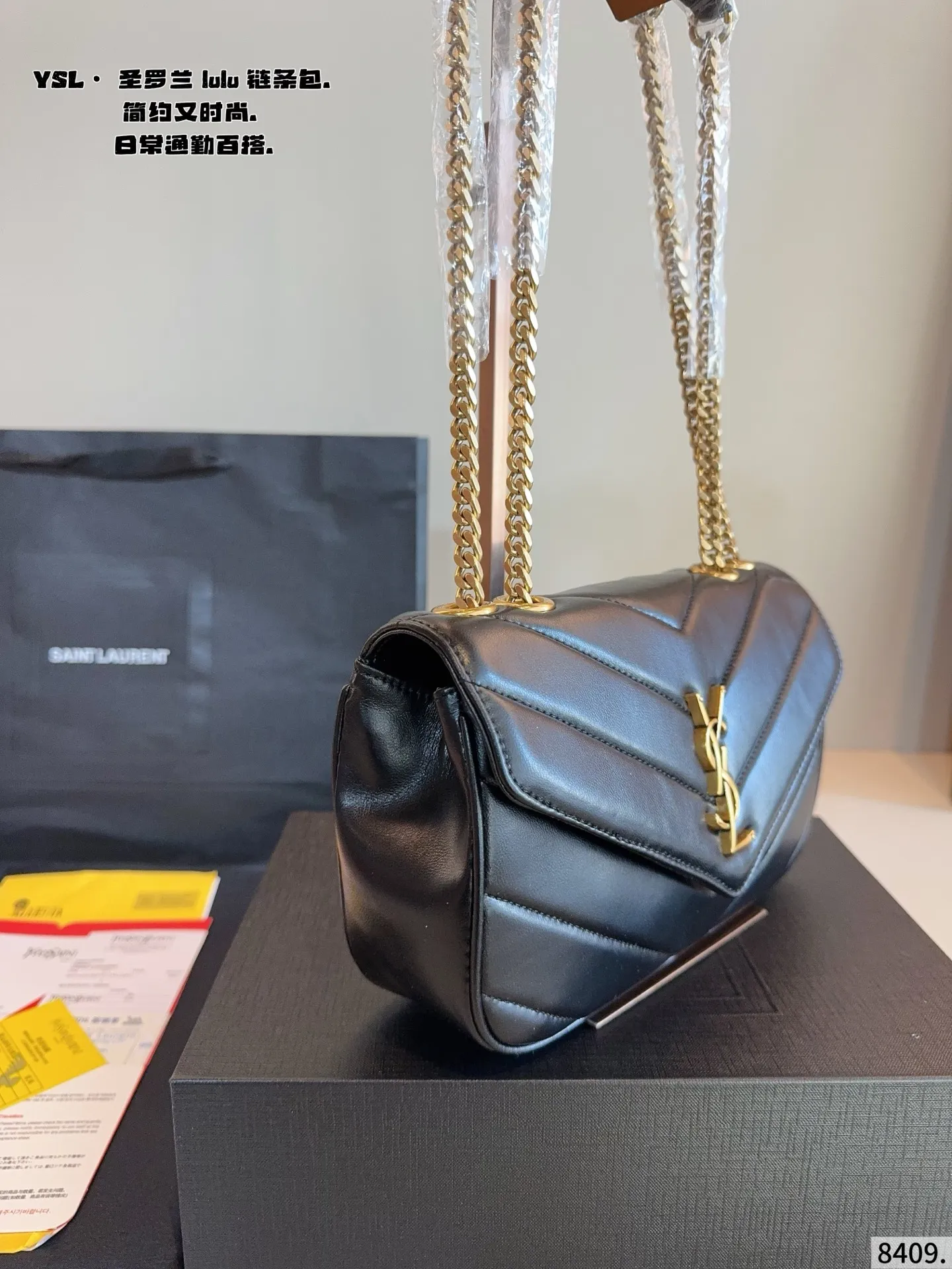 p160配礼盒🎁. YSL LouLou Puffer链条包 loulou今年专柜超火爆 柔软舒适胖乎乎的外形像拿着棉花糖颜值很高的一款呀! 实用性满分+复古范十足怎么搭配都好看又百搭自圣罗兰 尺寸:24*6*15cm