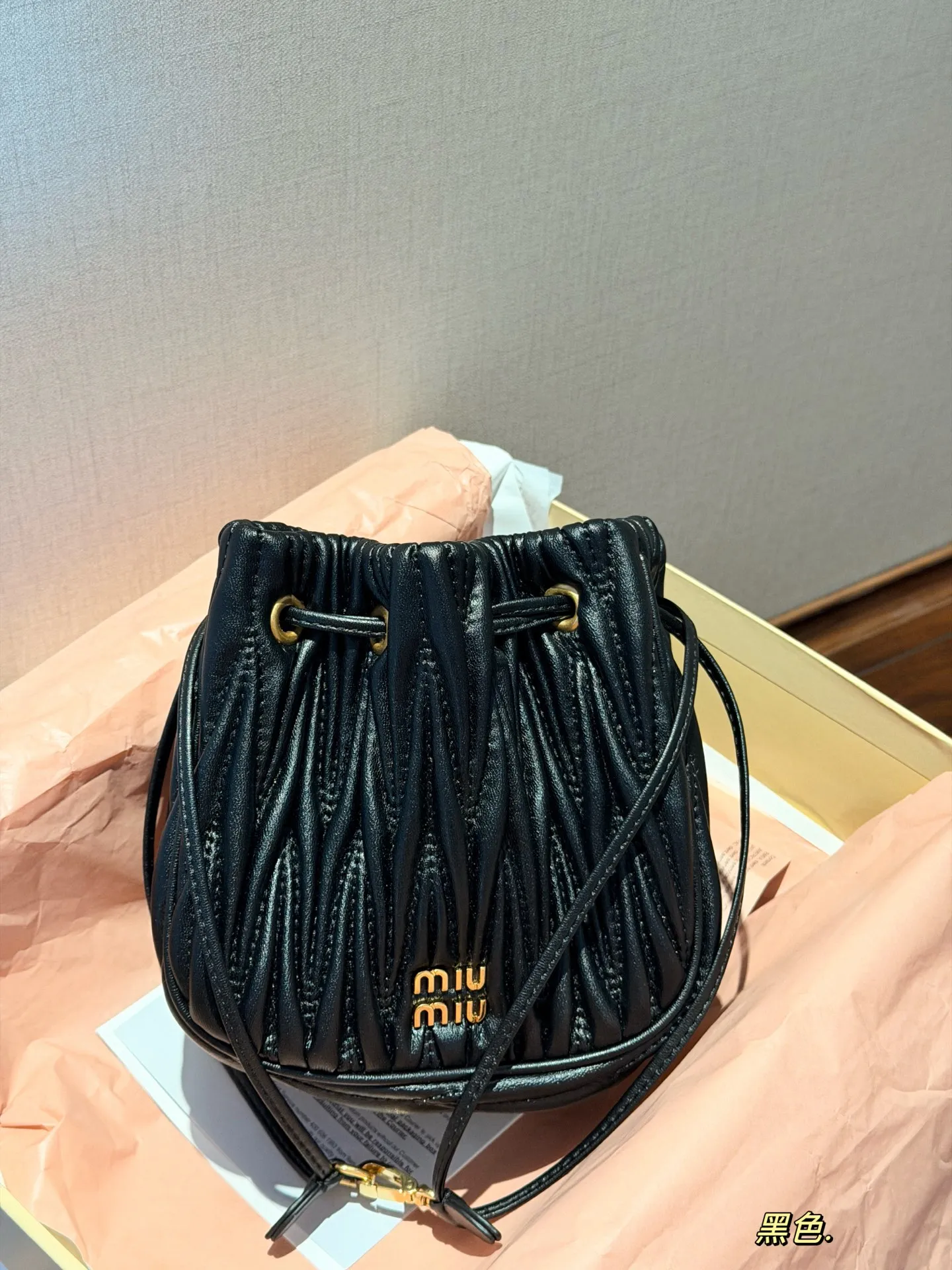 💰170 配盒 size：18*16cm miumiu新品小福袋~像烧麦一样的小包来啦 我的babymolly