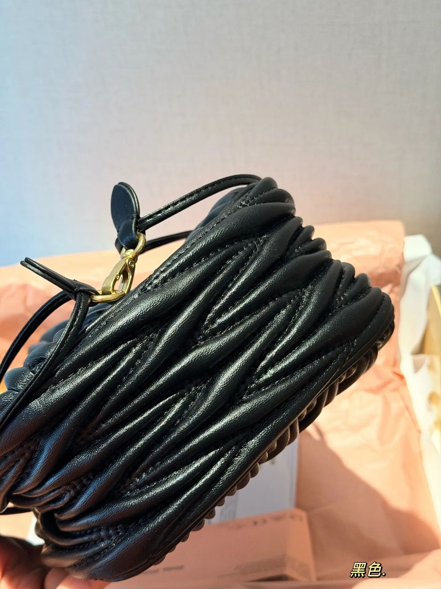 💰170 配盒 size：18*16cm miumiu新品小福袋~像烧麦一样的小包来啦 我的babymolly