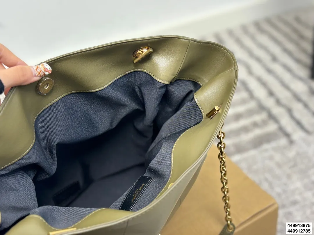 p205 p195全套包装 圣罗兰YSL托特包 隐藏的王炸现身! 特别满意通勤包 心动一万次了!! 超超超级王炸的一只通勤大包 质感真的很哇塞 强烈推荐!!! 尺寸34 33/28 27