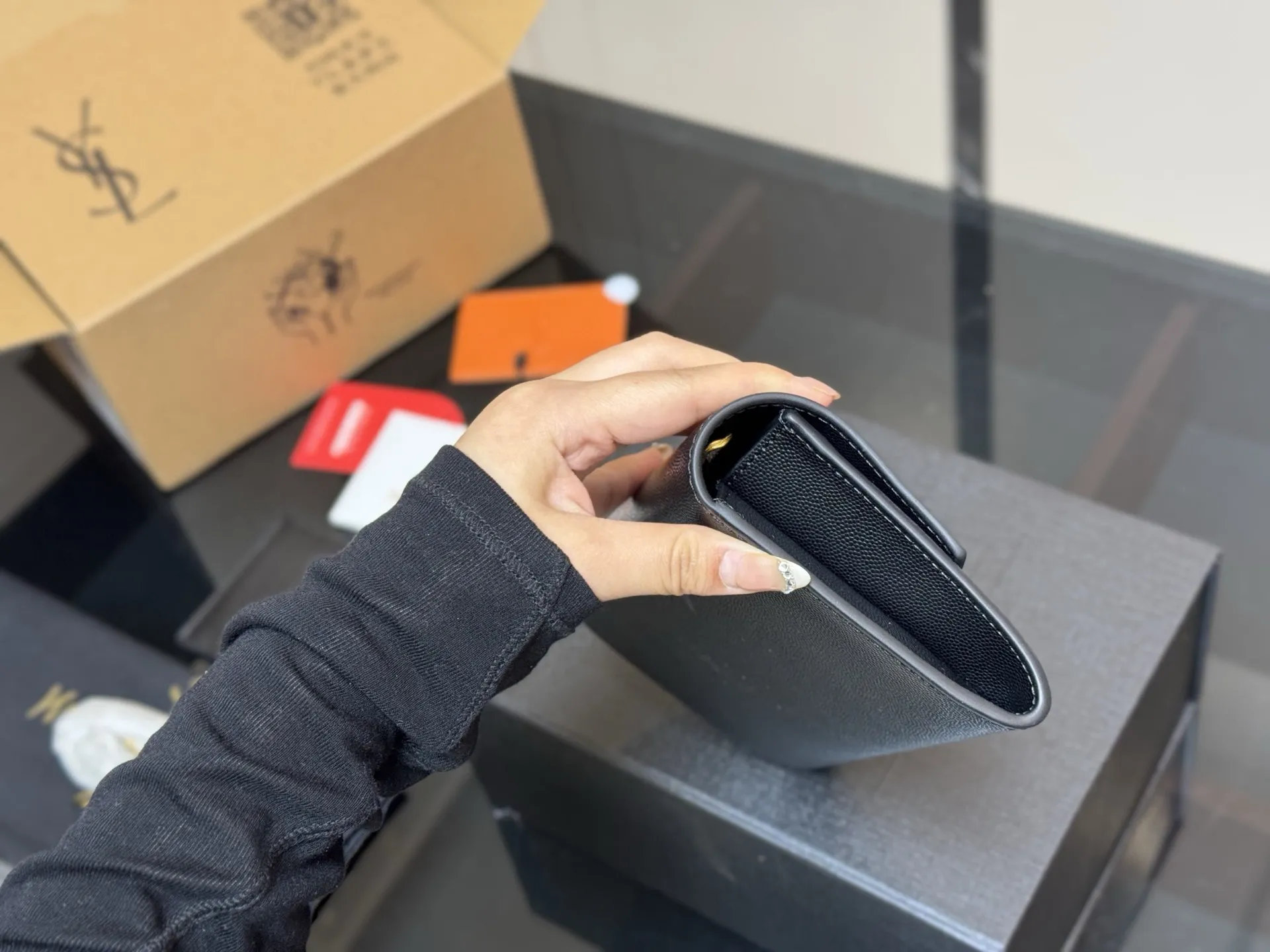 ¥150 配折叠盒飞机盒 size:19*12cm 圣罗兰 woc二合一信封包 牛皮看起来质感特别好!耐磨耐用! 🉑️斜挎🉑️