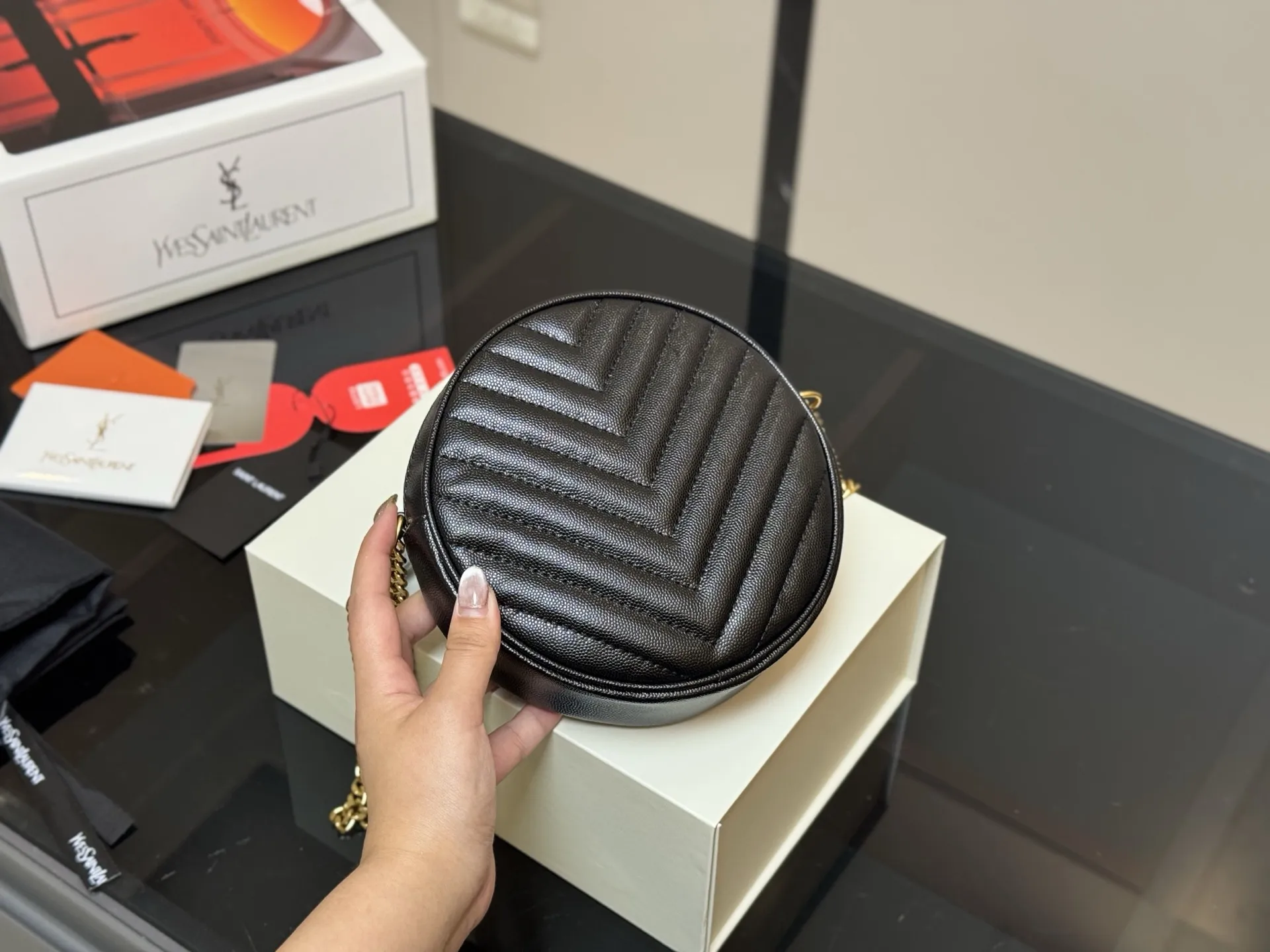 ¥140 配折叠盒飞机盒 size:17.17cm 圣罗兰 圆饼包 鱼子酱看起来质感特别好! 耐磨耐用! 🉑️斜挎🉑️