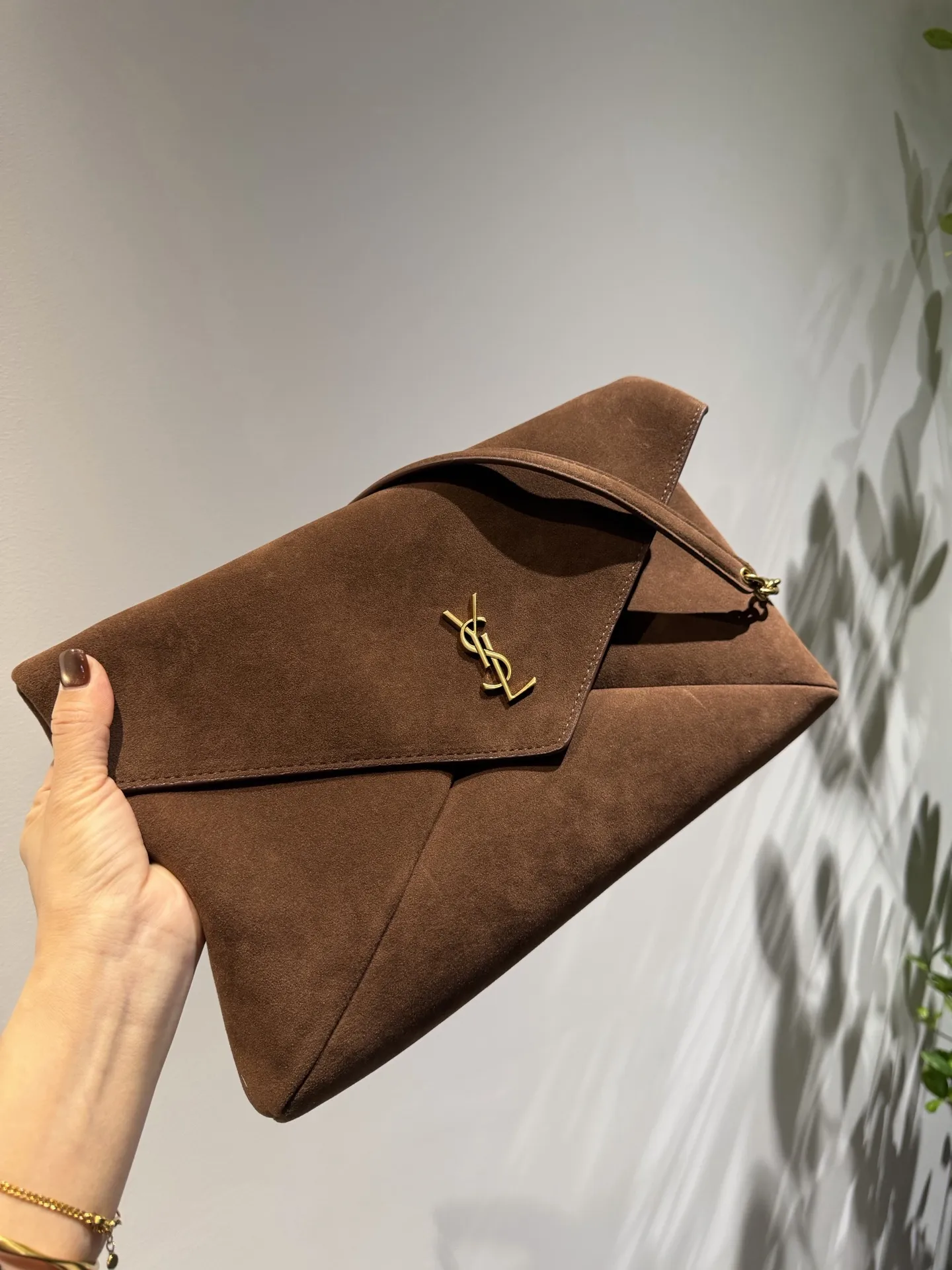 👑💰155礼盒包装🎁 磨砂皮手感柔软 Ysl 圣罗兰 信封包 利落呈现时髦酷感具有时尚和标志性 时髦精必备神器!出街回头率爆表 尺寸:35✖️22