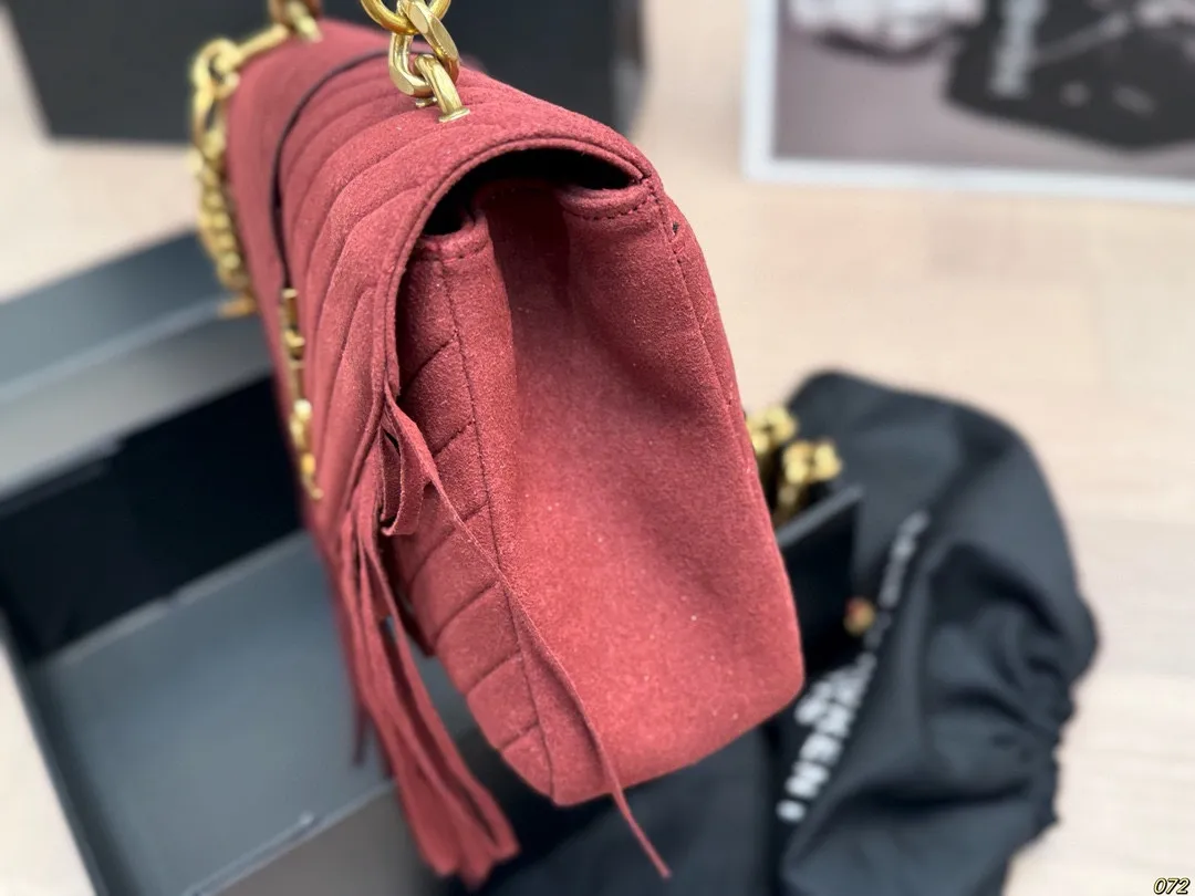 &yen;185飞机盒 圣罗兰 ysl流苏单肩包 很有复古的感觉 高级又不失优雅 超有氛围感 通勤 休闲 约会通通可搭 尺寸24 16