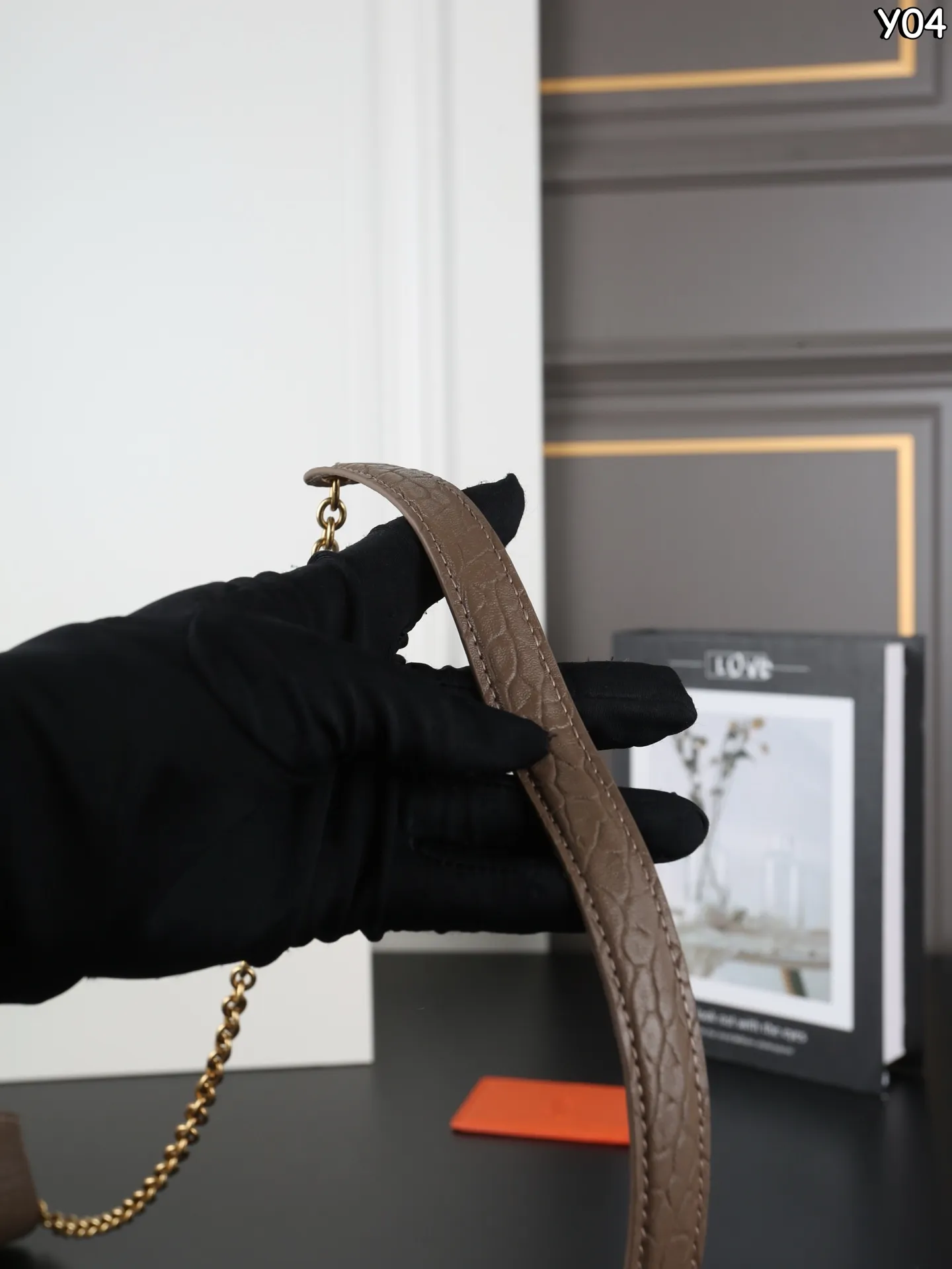 P160 全套礼盒 圣罗兰 YSL LE CASSANDRE 大象纹 链条包 信封包 单肩斜挎手拿包 精致度满分10 mini链条包新色新色好有气质小羊皮材质 很轻很软!巴掌大却超好装的小个子可以闭眼冲 超软超有质感!!! 尺寸:19×12