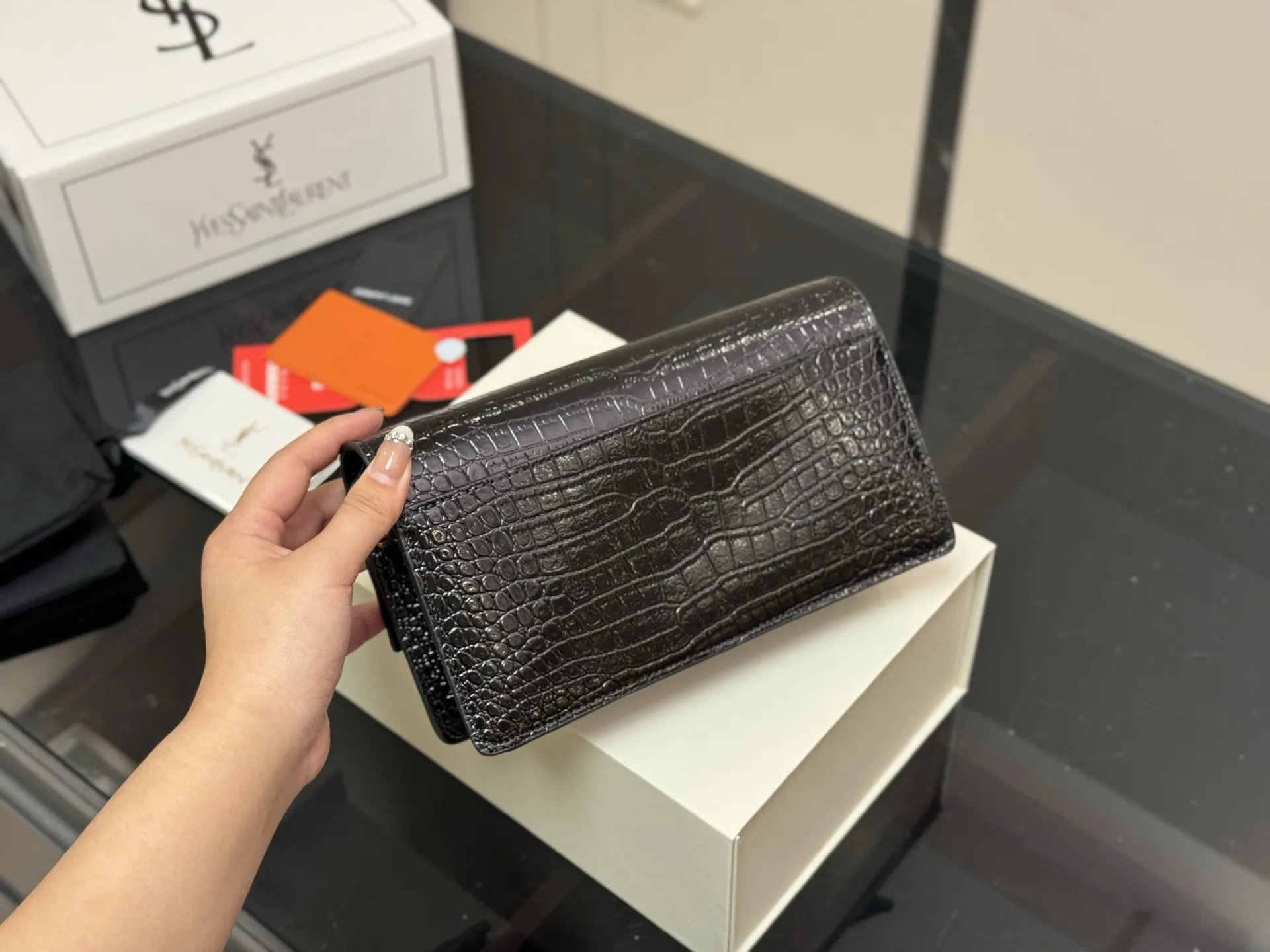 &yen;180 配折叠盒飞机盒 YSL圣罗兰sunset日落包 Sunset bag 陪你走遍天涯海角 一起看日落 ysl包包 尺寸:22.13cm