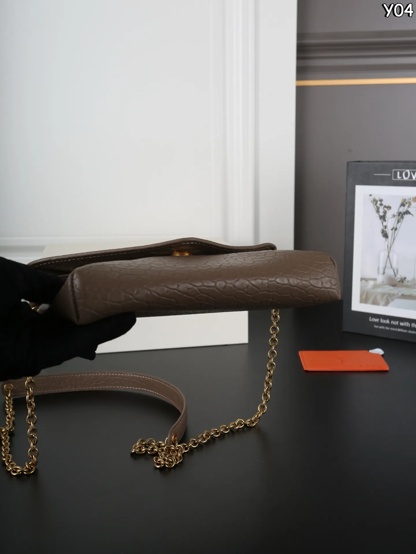 P160 全套礼盒 圣罗兰 YSL LE CASSANDRE 大象纹 链条包 信封包 单肩斜挎手拿包 精致度满分10 mini链条包新色新色好有气质小羊皮材质 很轻很软!巴掌大却超好装的小个子可以闭眼冲 超软超有质感!!! 尺寸:19×12