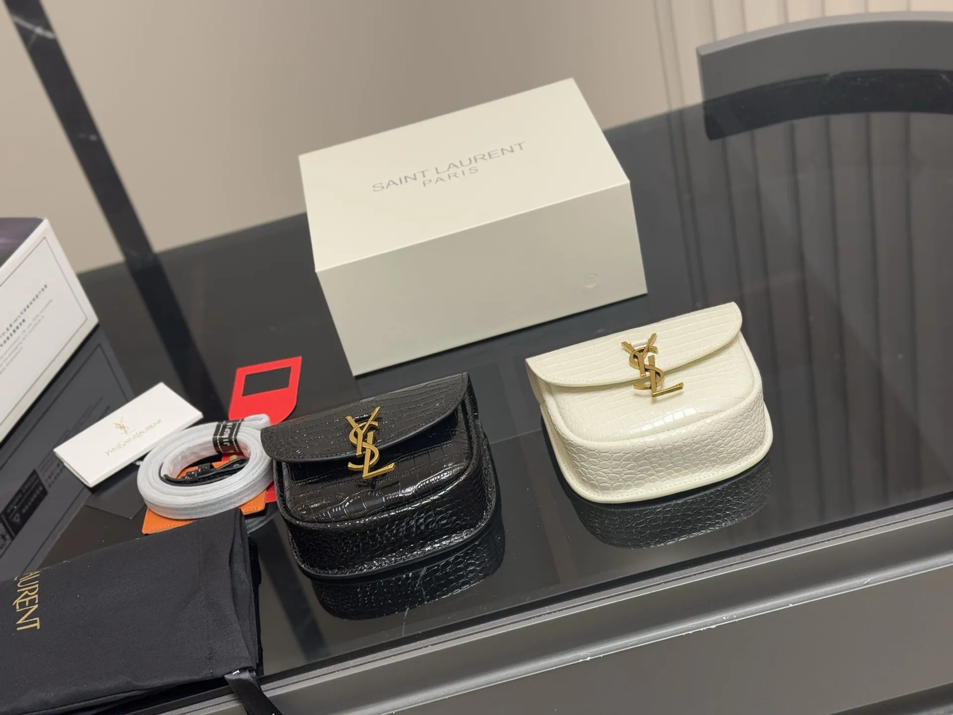 ¥140 配折叠盒飞机盒 尺寸:17cm 圣罗兰 Kala马鞍 很好看啊啊啊 这款绝对是ysl的鼻祖! 牛皮品质! 太STALY!