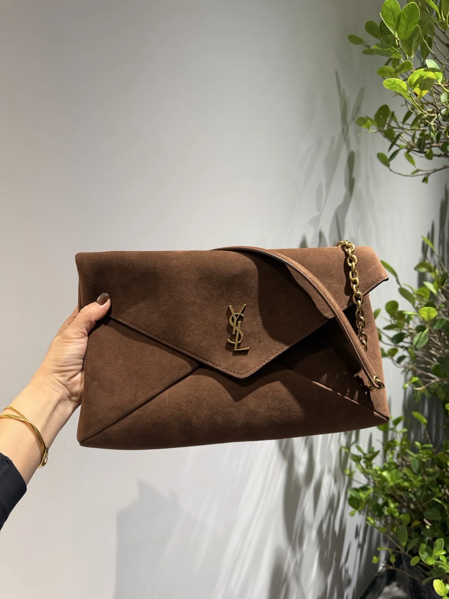 👑💰155礼盒包装🎁 磨砂皮手感柔软 Ysl 圣罗兰 信封包 利落呈现时髦酷感具有时尚和标志性 时髦精必备神器!出街回头率爆表 尺寸:35✖️22