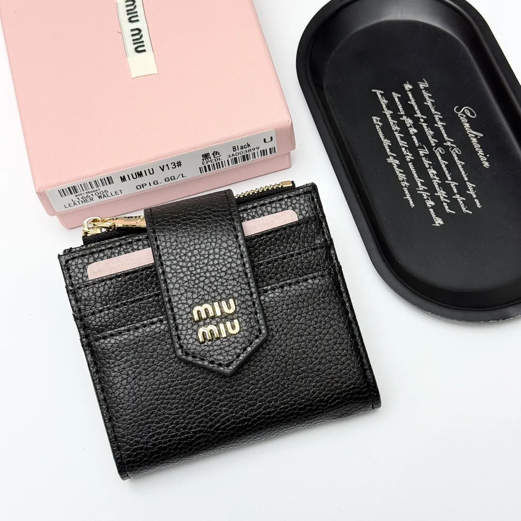 p85🎀miumiu V13🎀颜色 黑 棕🎀尺寸 11.5*10*3 🎀miumiu专柜最新款！专柜爆款热力来袭，釆用顶级进口牛皮，做工精细