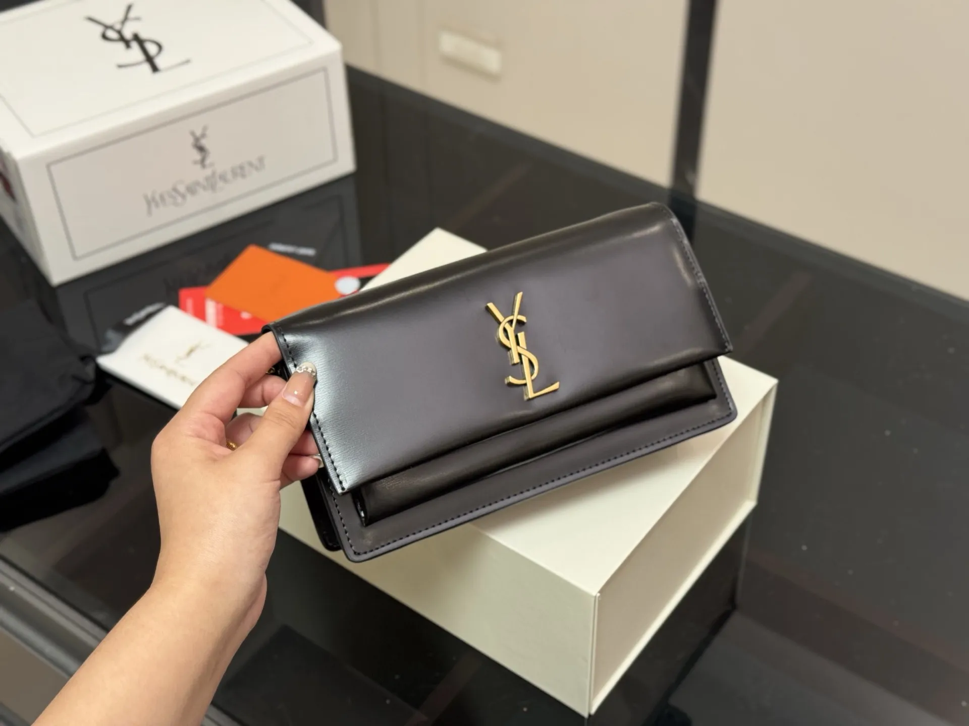 &yen;175 配折叠盒飞机盒 YSL圣罗兰sunset日落包 Sunset bag 陪你走遍天涯海角 一起看日落 ysl包包 尺寸:22.13cm