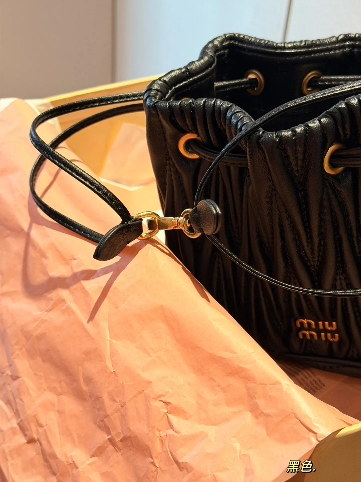 💰170 配盒 size：18*16cm miumiu新品小福袋~像烧麦一样的小包来啦 我的babymolly