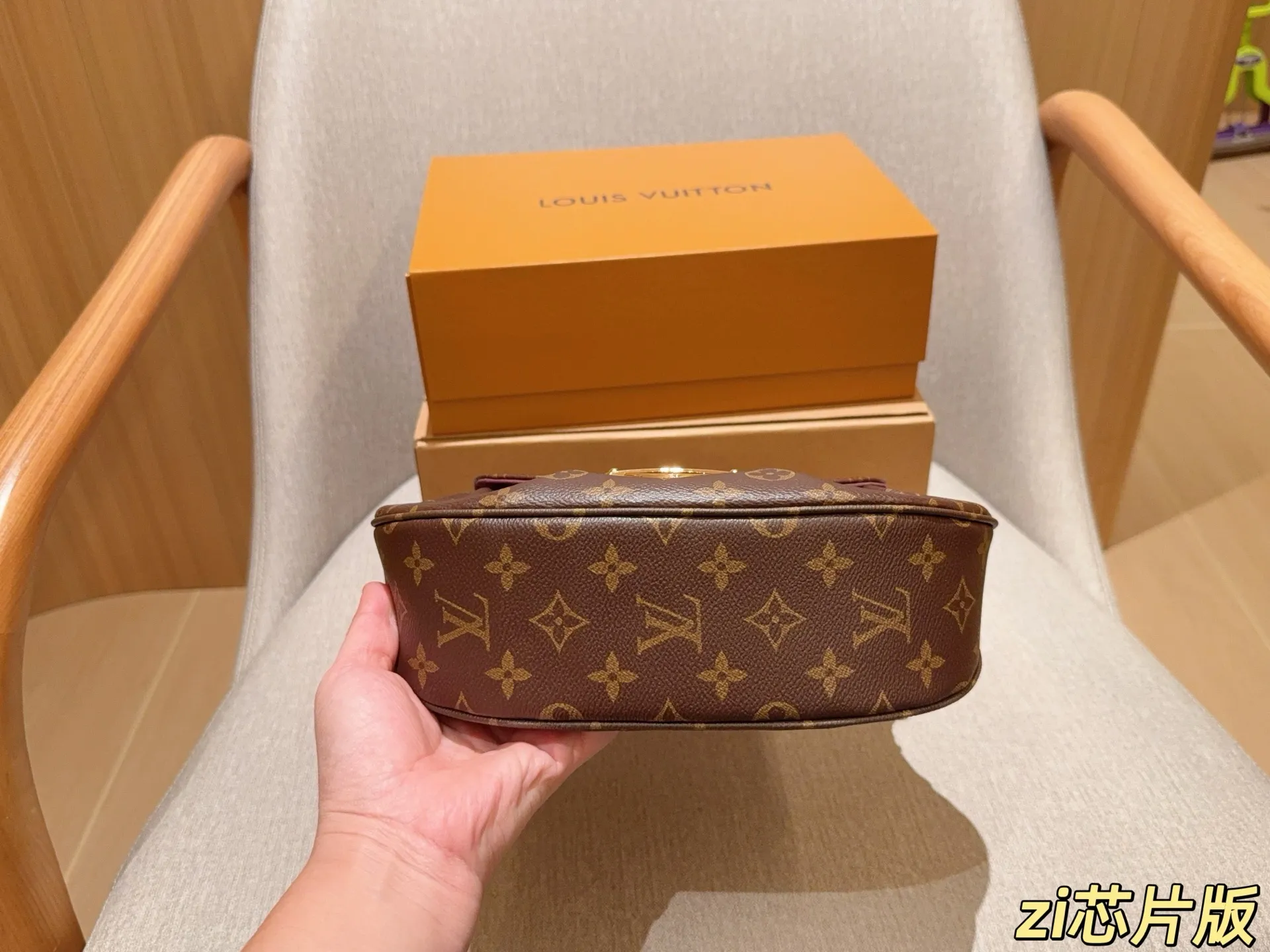 💰170 芯片版 Lv路易威登 Sunset元宝包翻盖插锁邮差包腋下包 尺寸25×18×6 礼盒包装➕飞机箱✈️