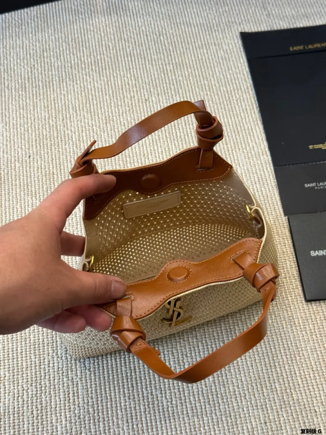 p215 YSL Oxalis拉菲草编织包 圣罗兰 YSL 草编托特包 夏天必备拉菲草单品 清清爽爽 简约时尚 通勤日常皆可的百搭神器 尺寸20 15cm