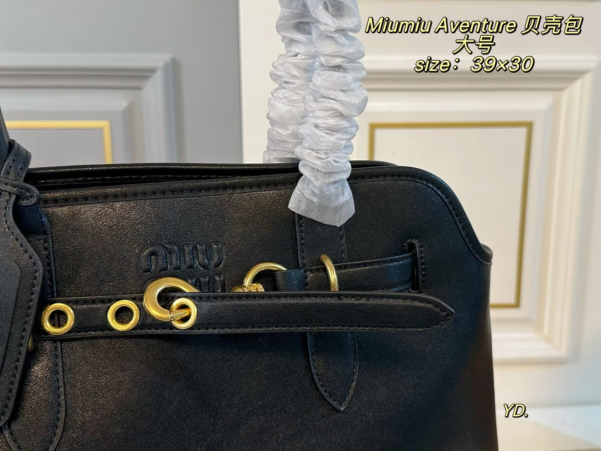 P250大号(无盒) size:39×30大号 MiuMiu缪缪新款Aventure24贝壳包 💕 皮质有种做旧年代感 复古感满满 自重轻,设计感强,洋气时髦 超大空间,又高级又能装‼️