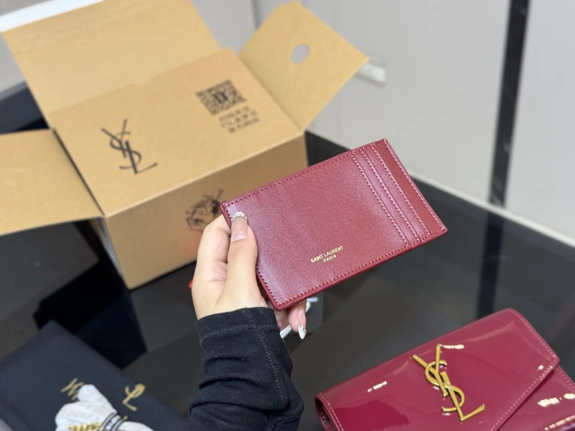 &yen;150 配折叠盒飞机盒 size：19*12cm 圣罗兰 woc二合一信封包 牛皮看起来质感特别好！耐磨耐用！ 🉑️斜挎🉑️