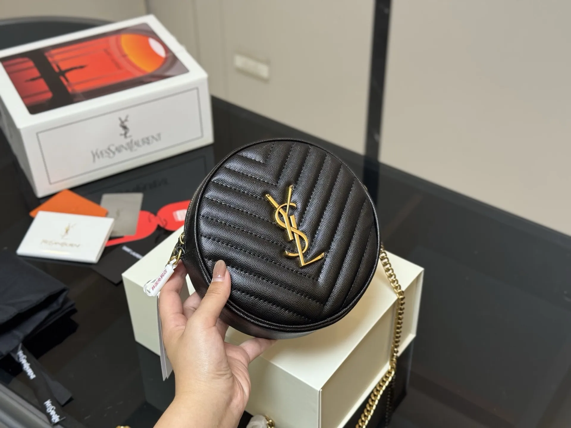 ¥140 配折叠盒飞机盒 size:17.17cm 圣罗兰 圆饼包 鱼子酱看起来质感特别好! 耐磨耐用! 🉑️斜挎🉑️