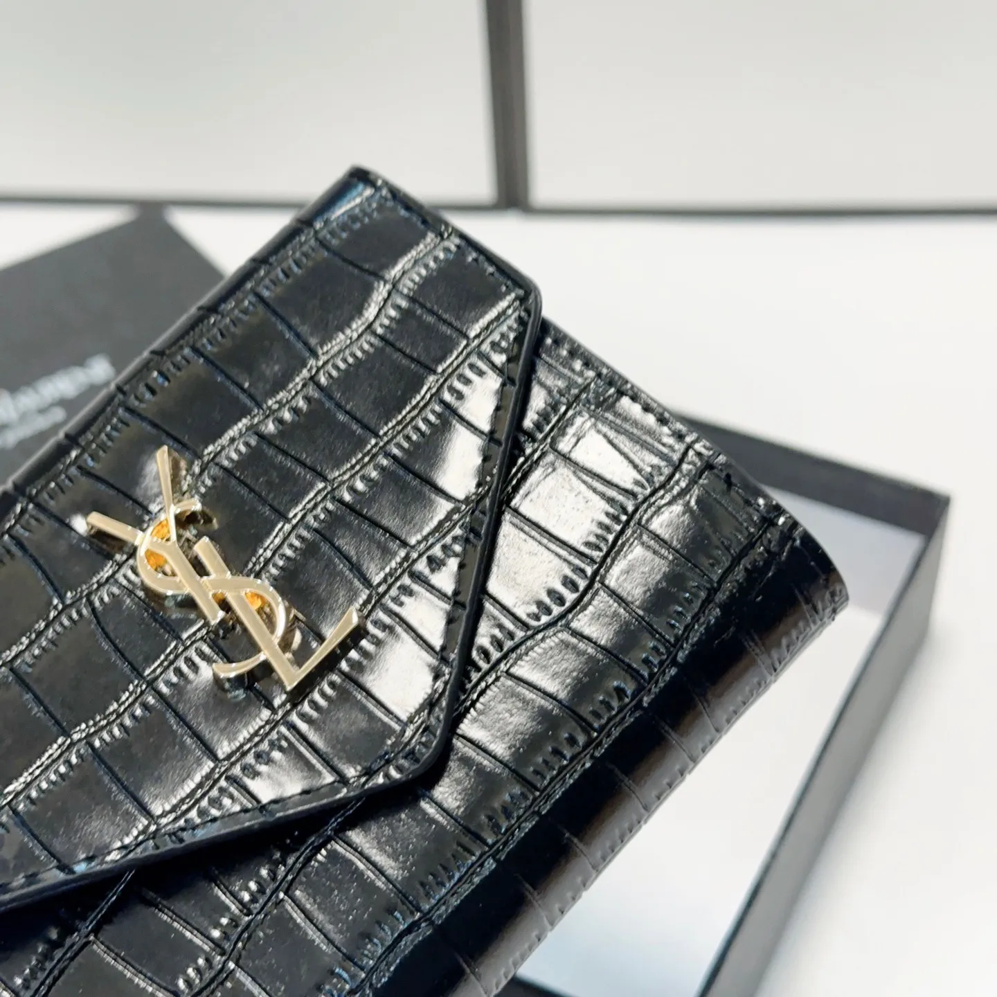 P100🎀🎀颜色 黑🎀尺寸 10x9🎀圣罗兰爆款压纹牛皮小钱包🔥款式经典做工精细耐磨耐用手感极佳❤️