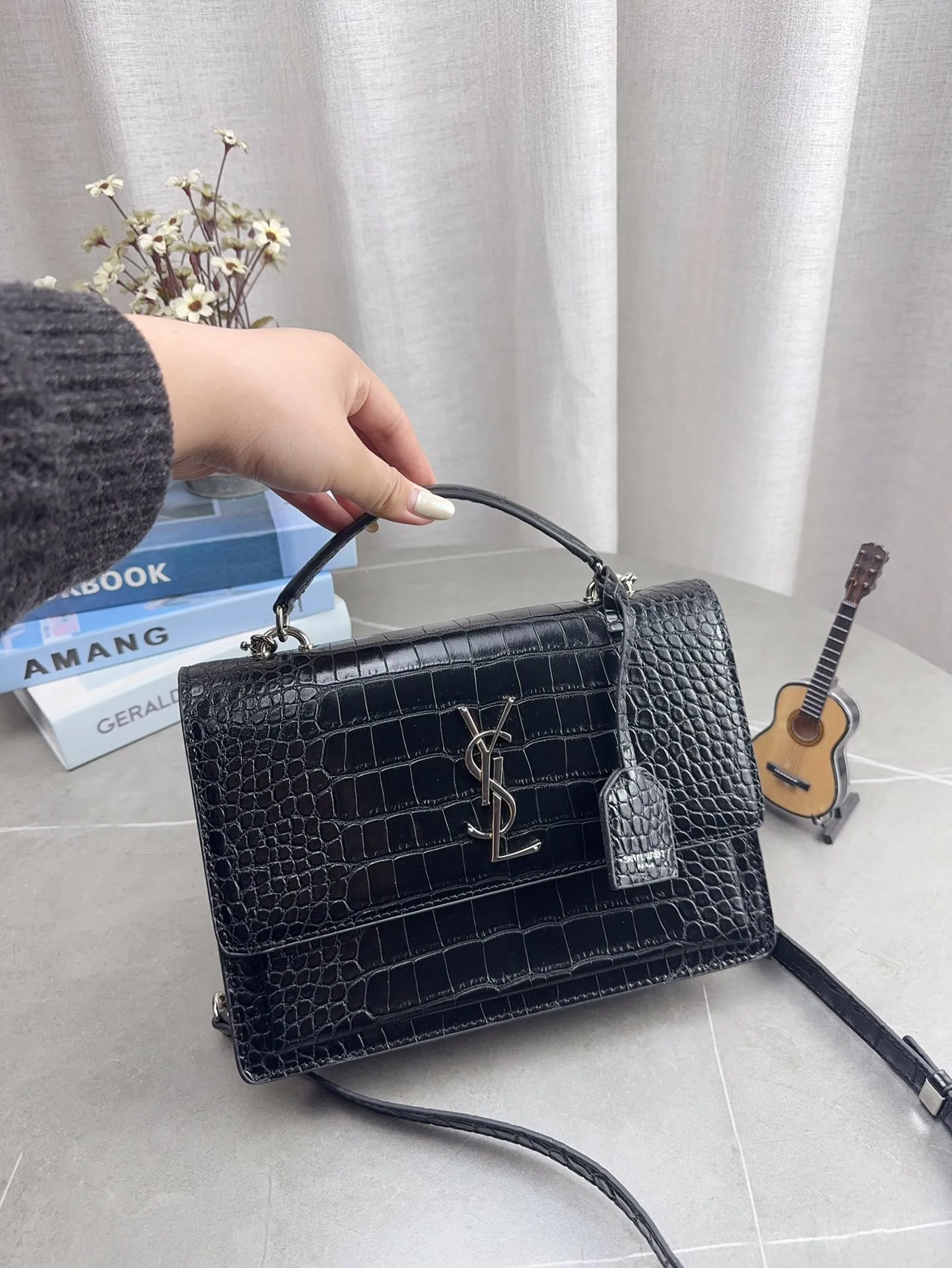 配礼盒包装 YSL圣罗兰sunset日落包 Sunset bag 陪你走遍天涯海角 一起看日落 ysl包包 尺寸15*17cm p140