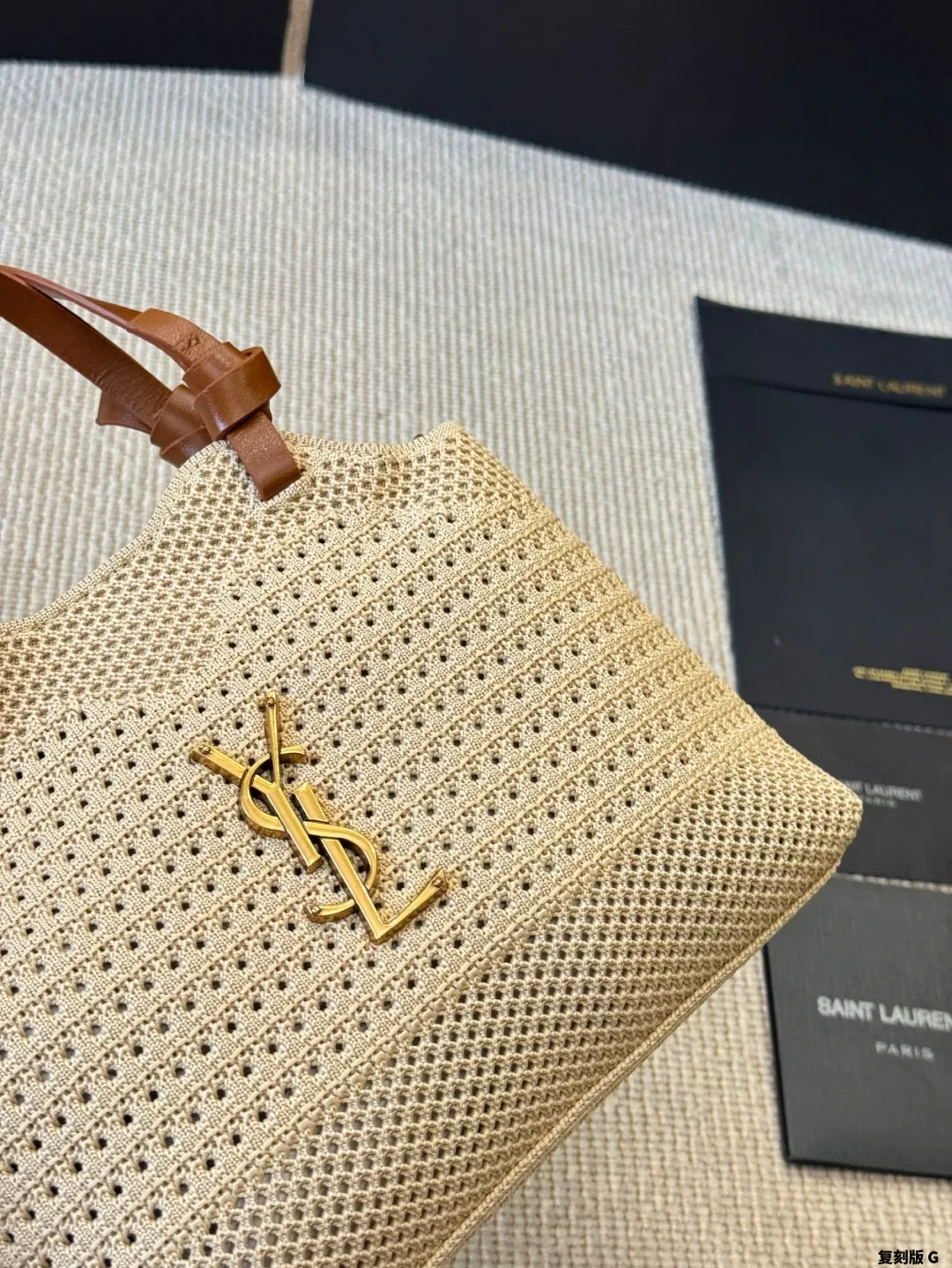p215 YSL Oxalis拉菲草编织包 圣罗兰 YSL 草编托特包 夏天必备拉菲草单品 清清爽爽 简约时尚 通勤日常皆可的百搭神器 尺寸20 15cm
