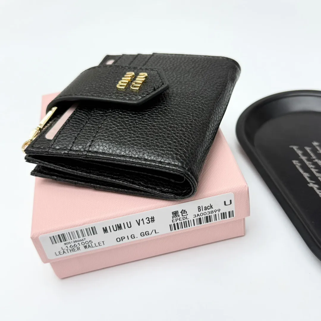 p85🎀miumiu V13🎀颜色 黑 棕🎀尺寸 11.5*10*3 🎀miumiu专柜最新款！专柜爆款热力来袭，釆用顶级进口牛皮，做工精细