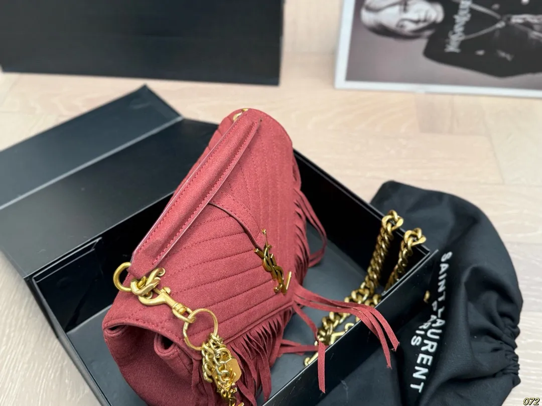 &yen;185飞机盒 圣罗兰 ysl流苏单肩包 很有复古的感觉 高级又不失优雅 超有氛围感 通勤 休闲 约会通通可搭 尺寸24 16