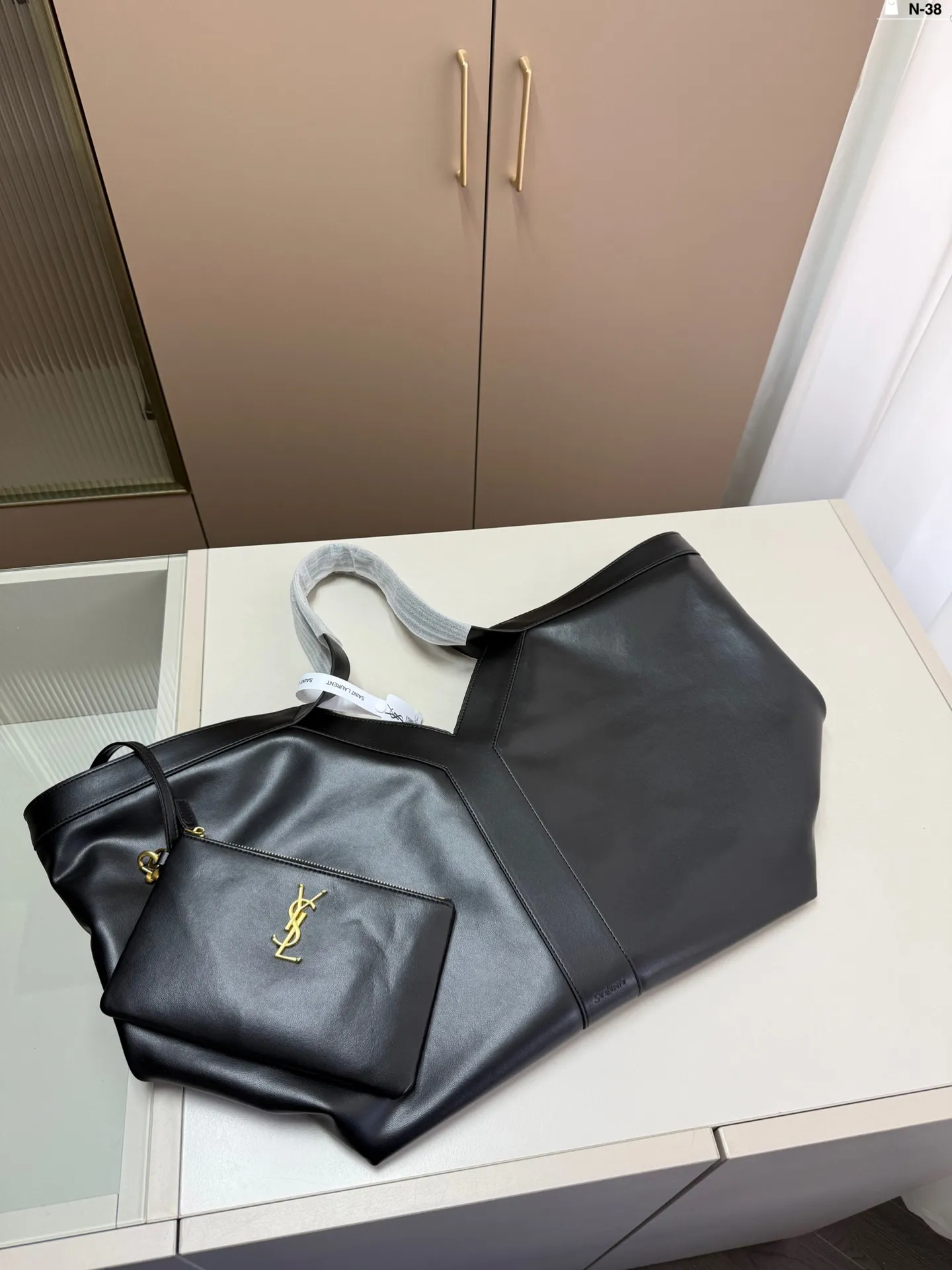 💰p165 圣罗兰 YSL WHY 托特包 容量是真的大 内里好多个口袋,超能装。 且自带一个小钱包,太实用了! N-38尺寸36.22.26配盒