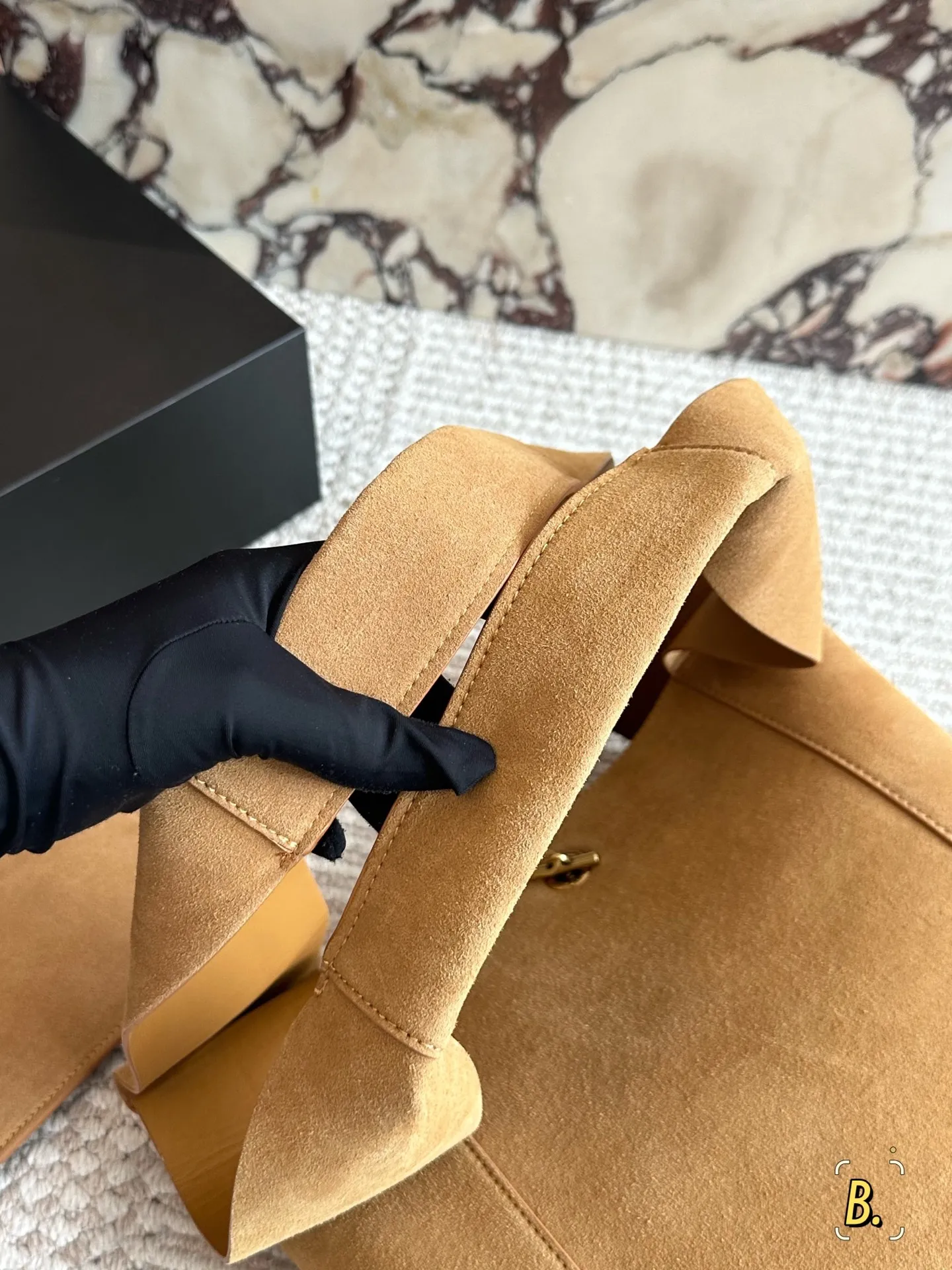 小号💰220 牛皮 size: 28 30cm YSL圣罗兰| 新款 不要太好看辣!!!! 可以单肩背~手提 皮质细腻又舒服!