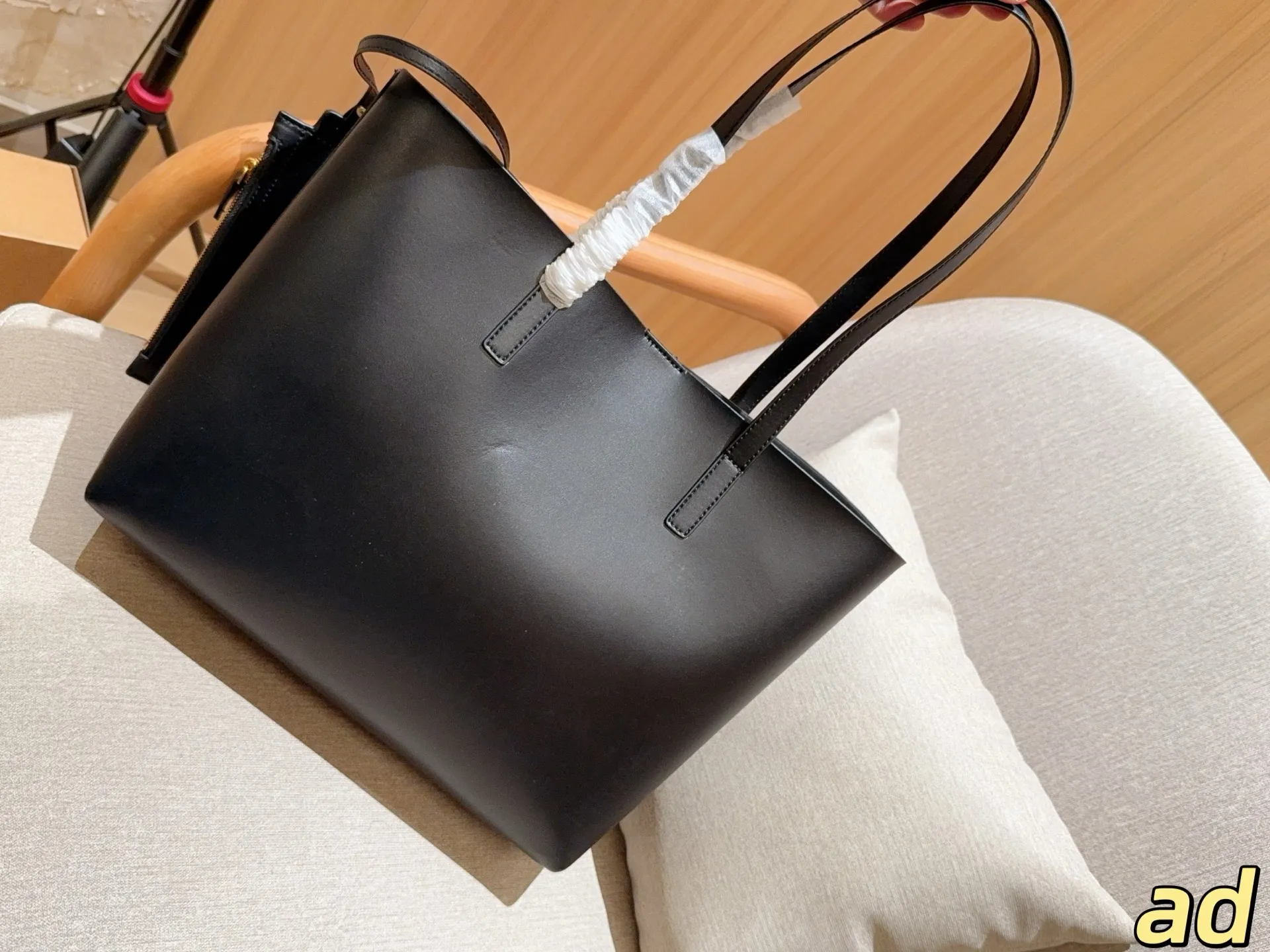 💰155 圣罗兰/Ysl Y家新品大托特tote/购物袋~容量超级大~ 尺寸:34×27×12 飞机箱✈️