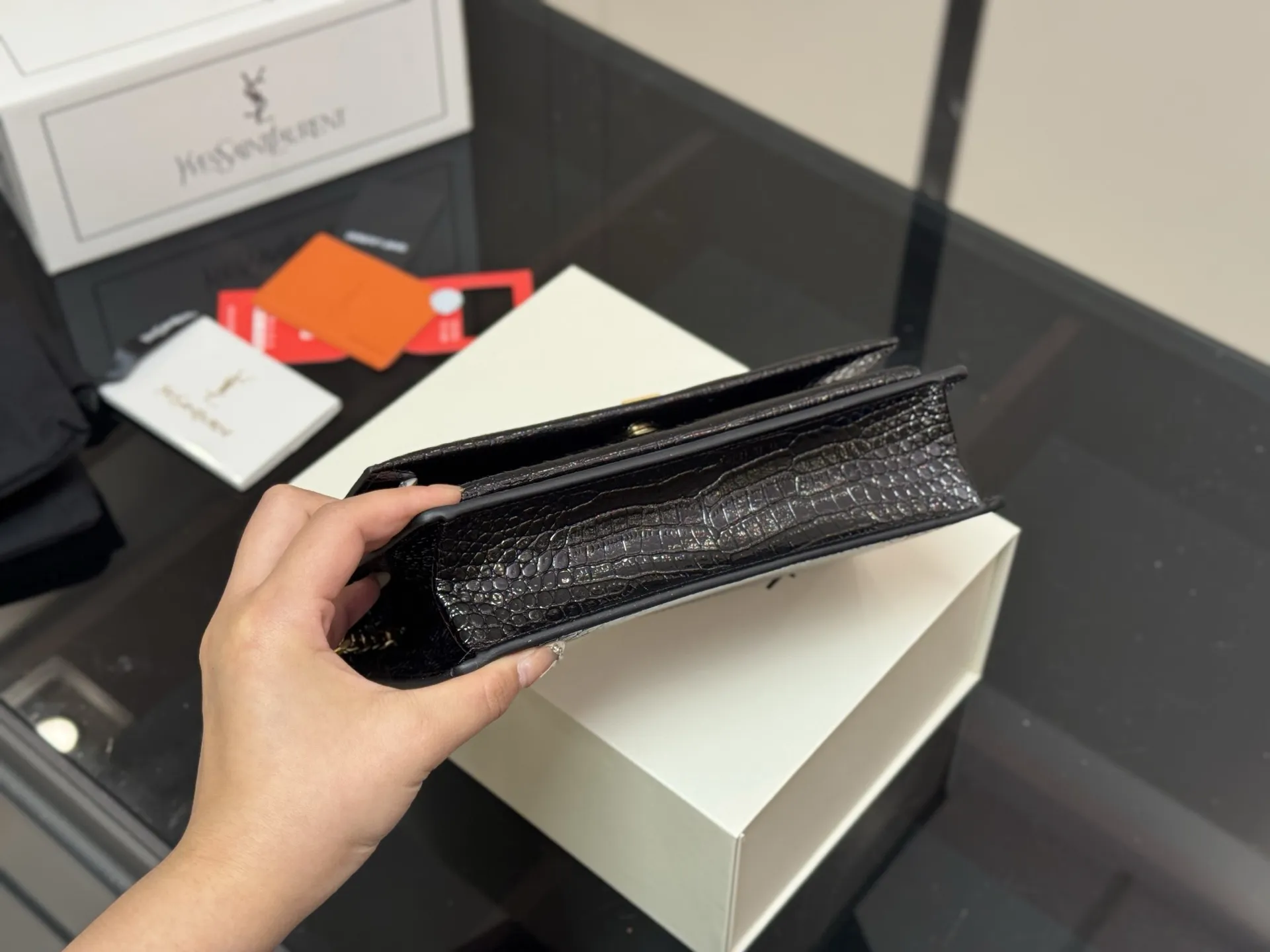 &yen;180 配折叠盒飞机盒 YSL圣罗兰sunset日落包 Sunset bag 陪你走遍天涯海角 一起看日落 ysl包包 尺寸:22.13cm