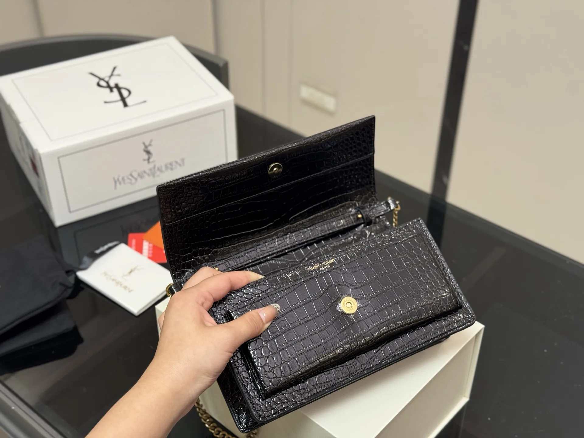 &yen;180 配折叠盒飞机盒 YSL圣罗兰sunset日落包 Sunset bag 陪你走遍天涯海角 一起看日落 ysl包包 尺寸:22.13cm